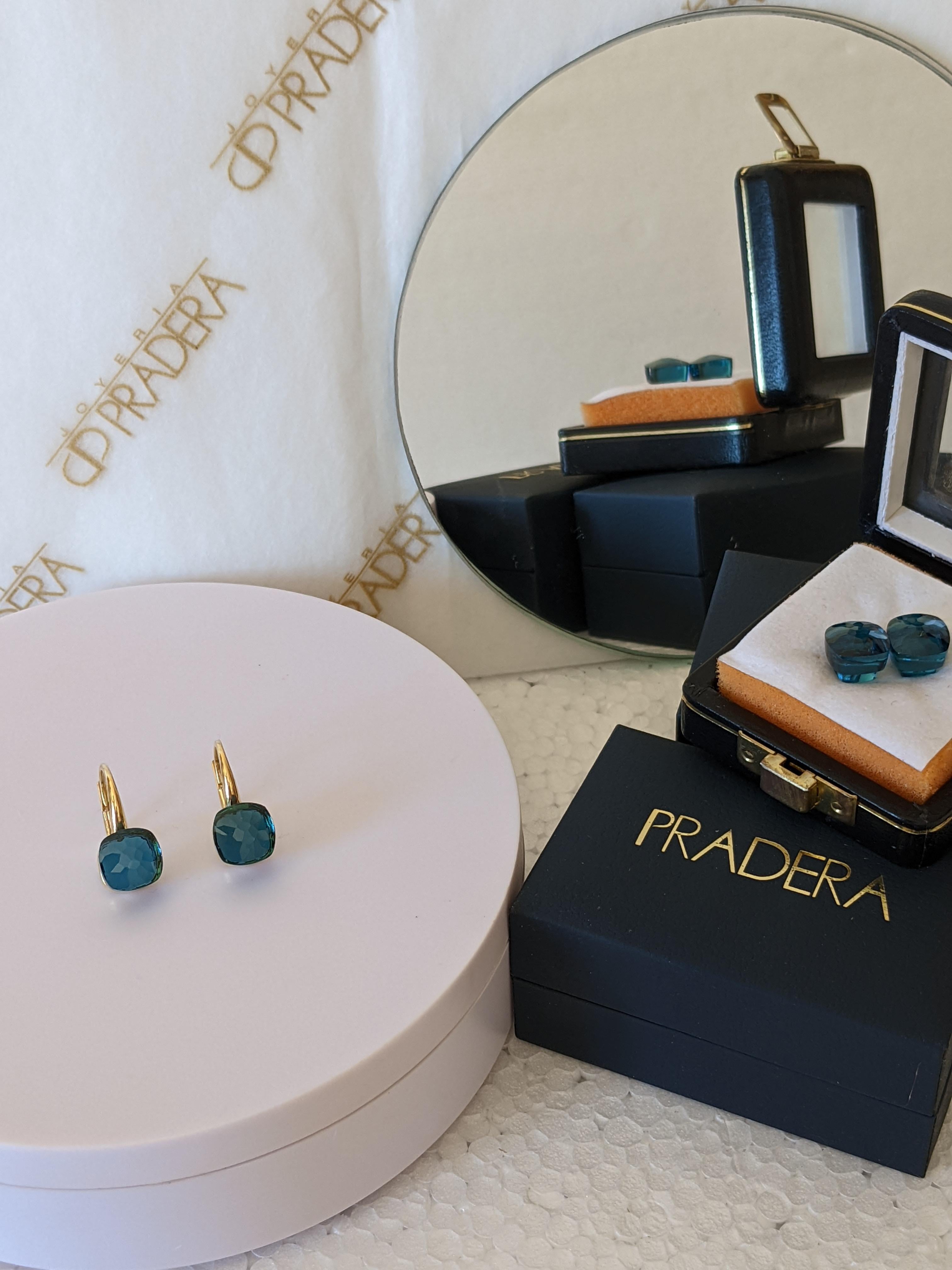 Contemporary Multifaceted Nudo Blue London Topaz in  18k Gold Dangle Earrings For Sale