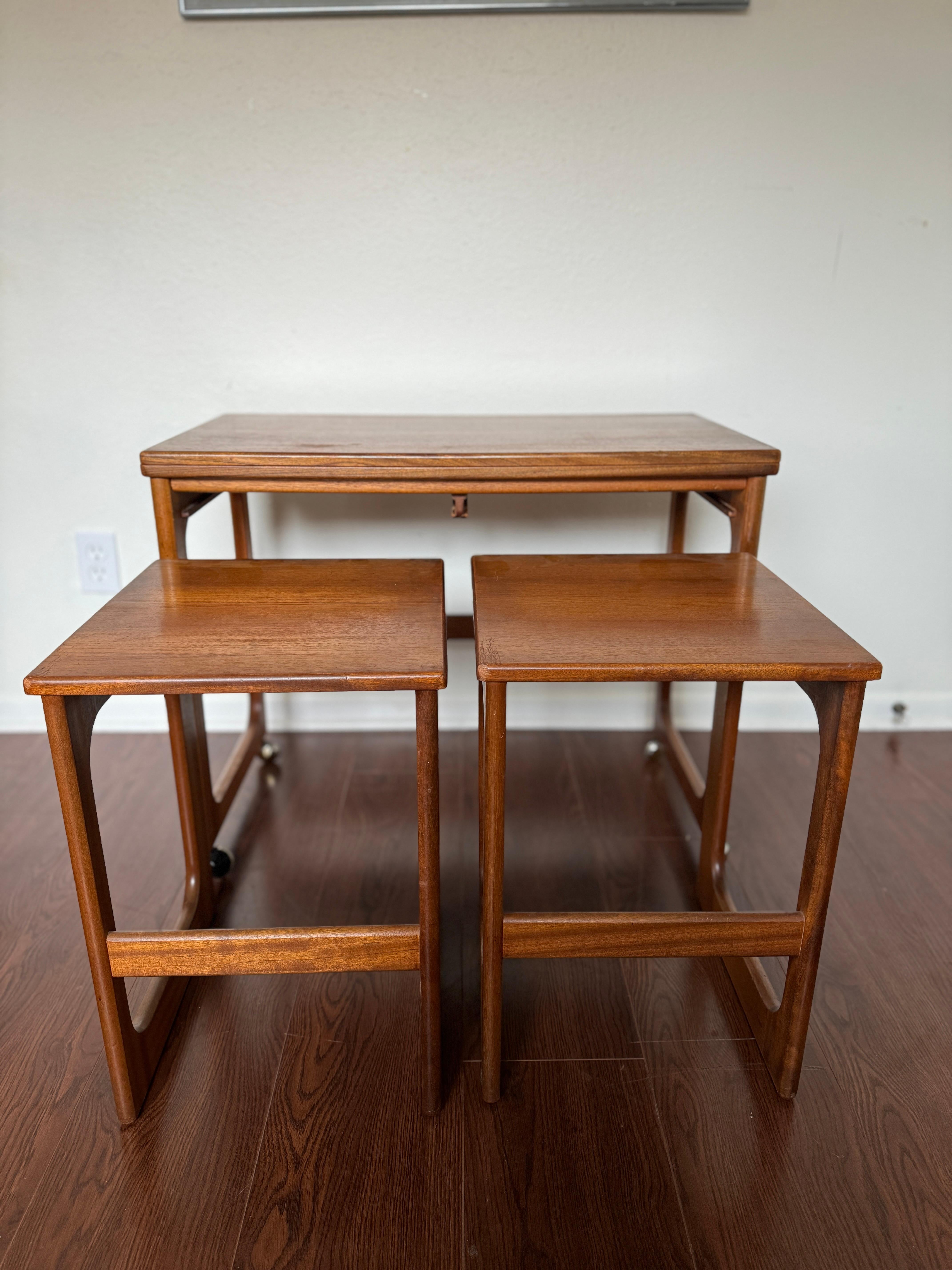 European Multifunctional mid century extendable teak table by McIntosh, circa 1960s For Sale
