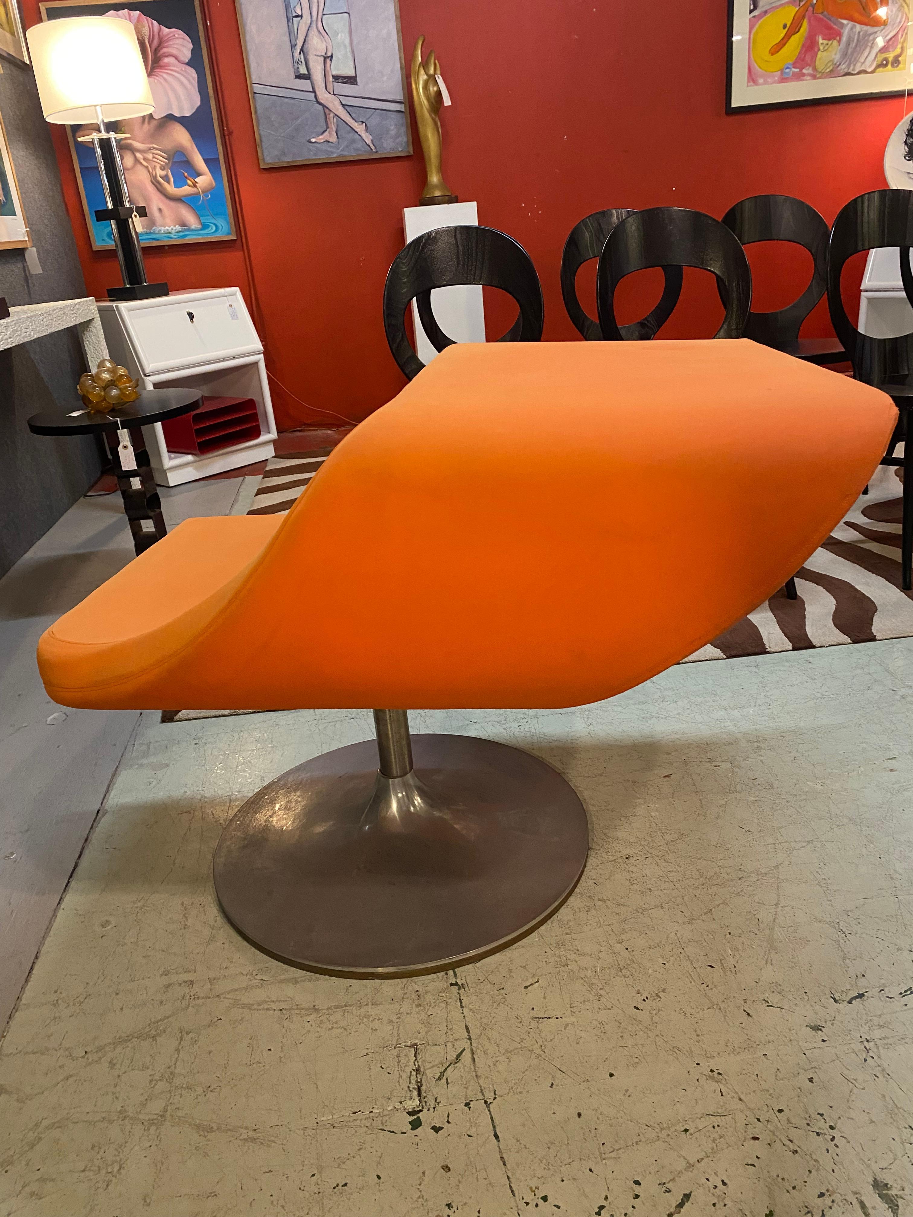Orangefarbener Multifunktionstisch von Fredrik Mattson für Blå Station im Zustand „Relativ gut“ im Angebot in Pasadena, CA
