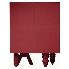 Armario multipiernas en madera de fresno rojo de Jaime Hayon para BD Barcelona