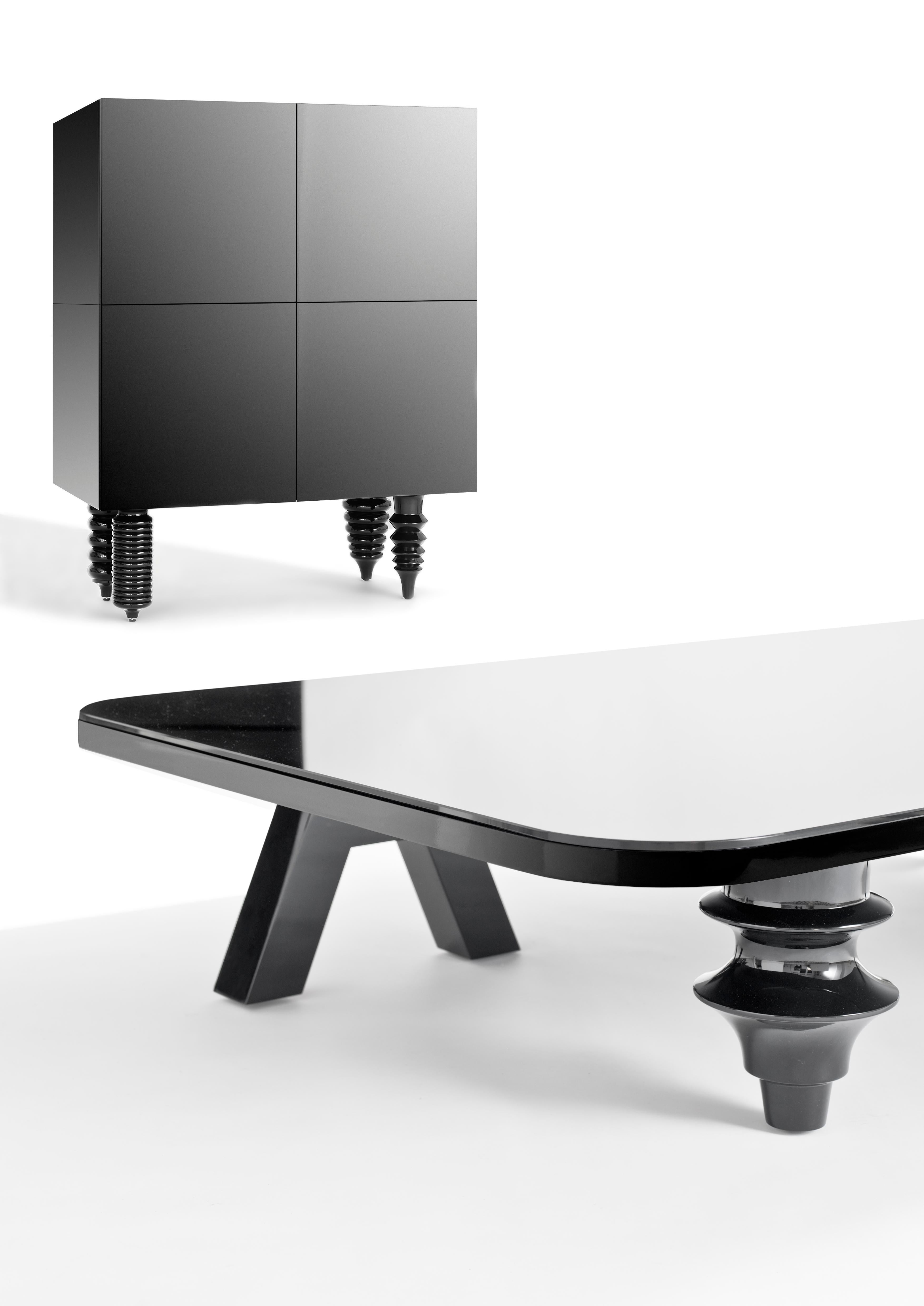 Espagnol Table basse rectangulaire Multileg de Jaime Hayon en laque noire brillante en vente