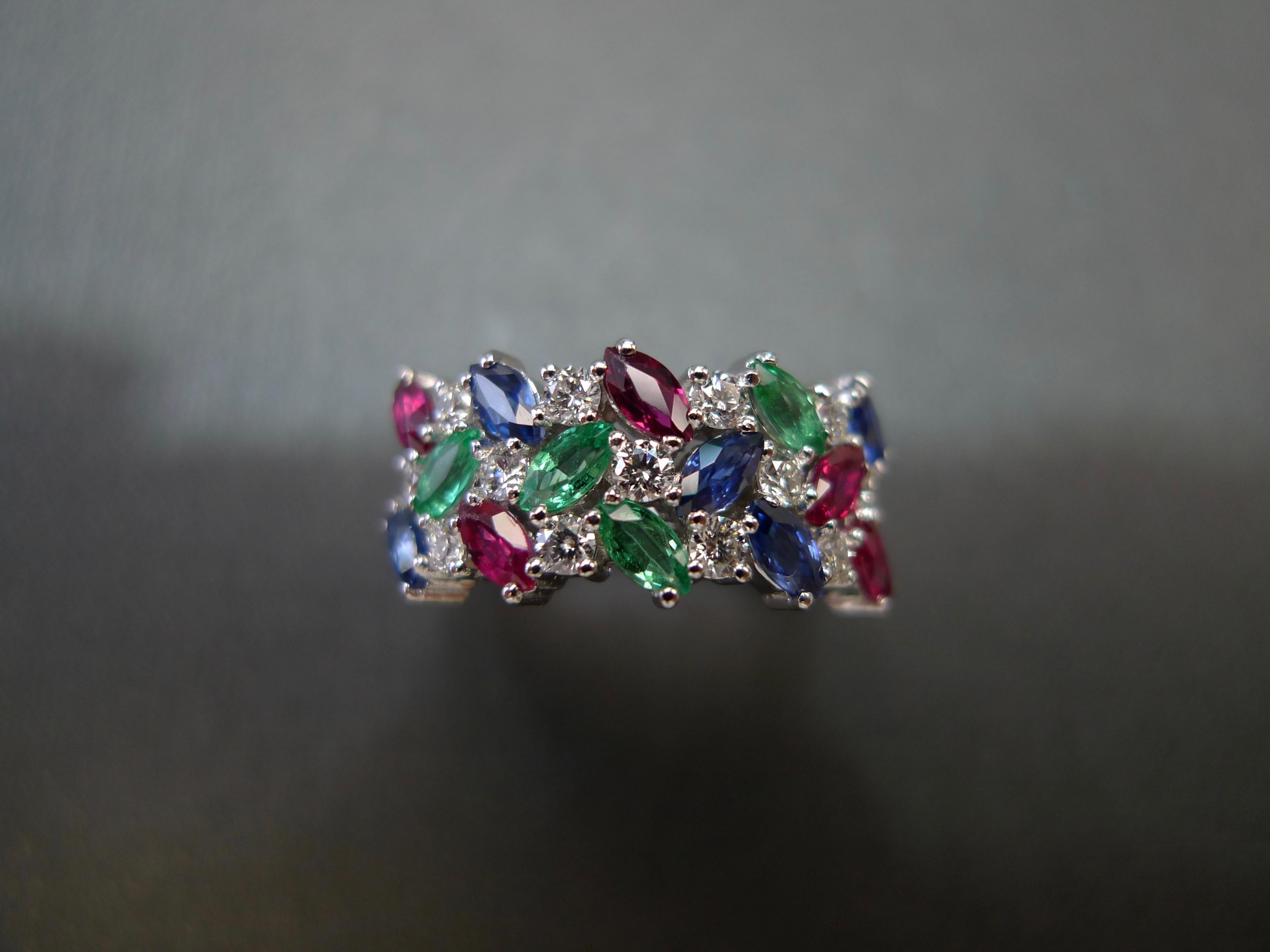 En vente :  Bague à trois rangées de pierres précieuses saphir bleu, rubis, émeraude et diamant 4