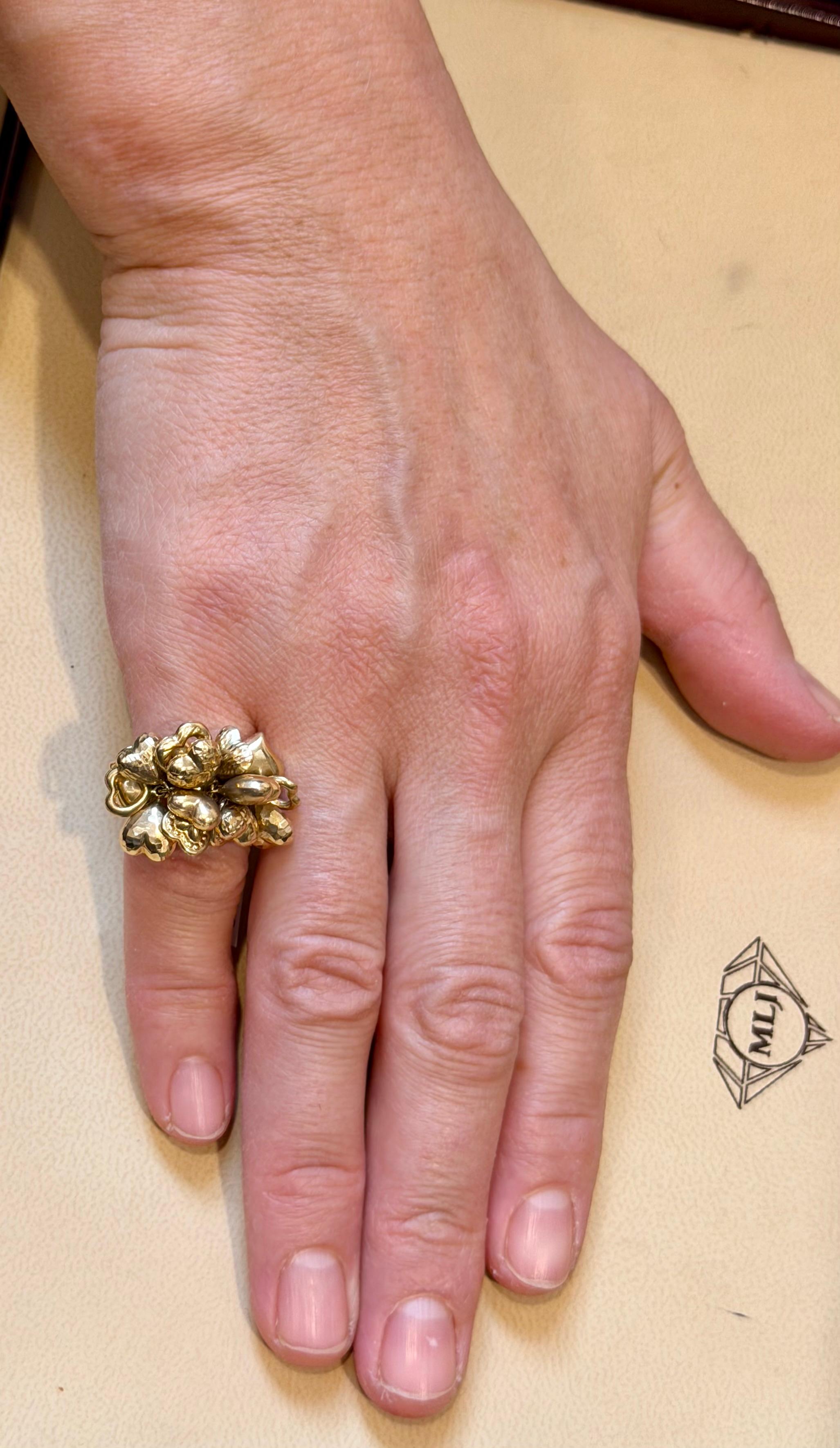 Multiplo  Anello con charme a cuore fluttuante in oro giallo 14 carati da 4,1 grammi, misura 5,5 in vendita 11