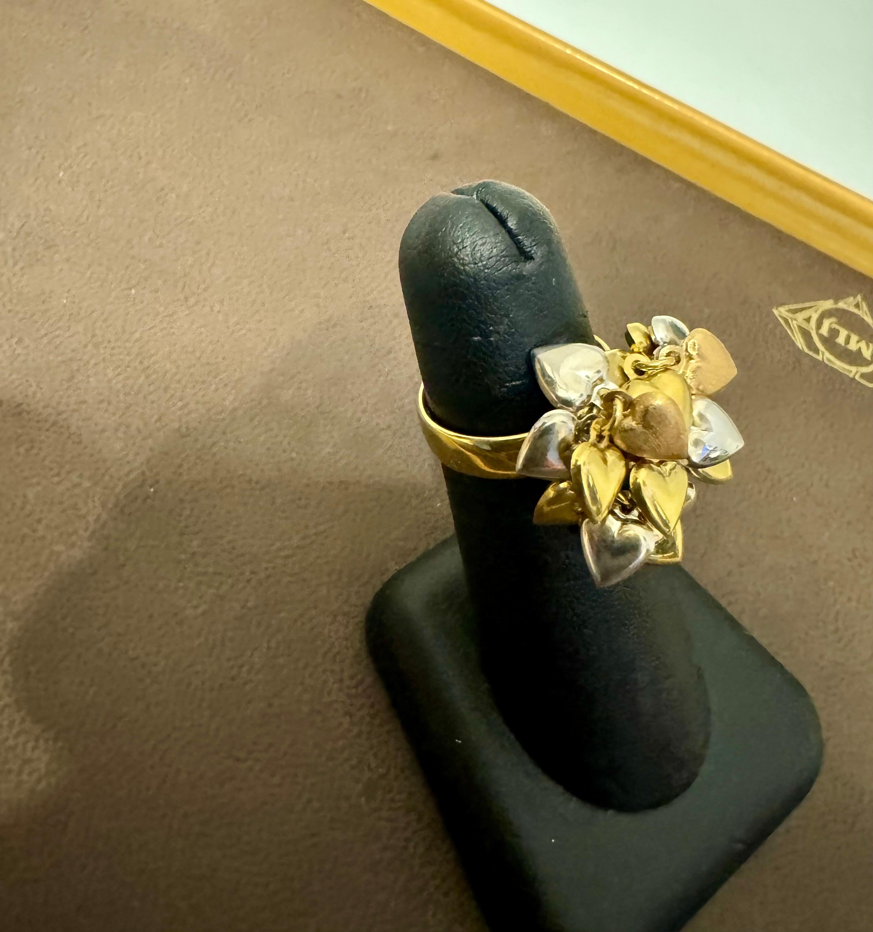 Anello a cuore multiplo fluttuante in oro giallo, rosa e bianco 18 Kt misura 6 In condizioni ottime in vendita a New York, NY