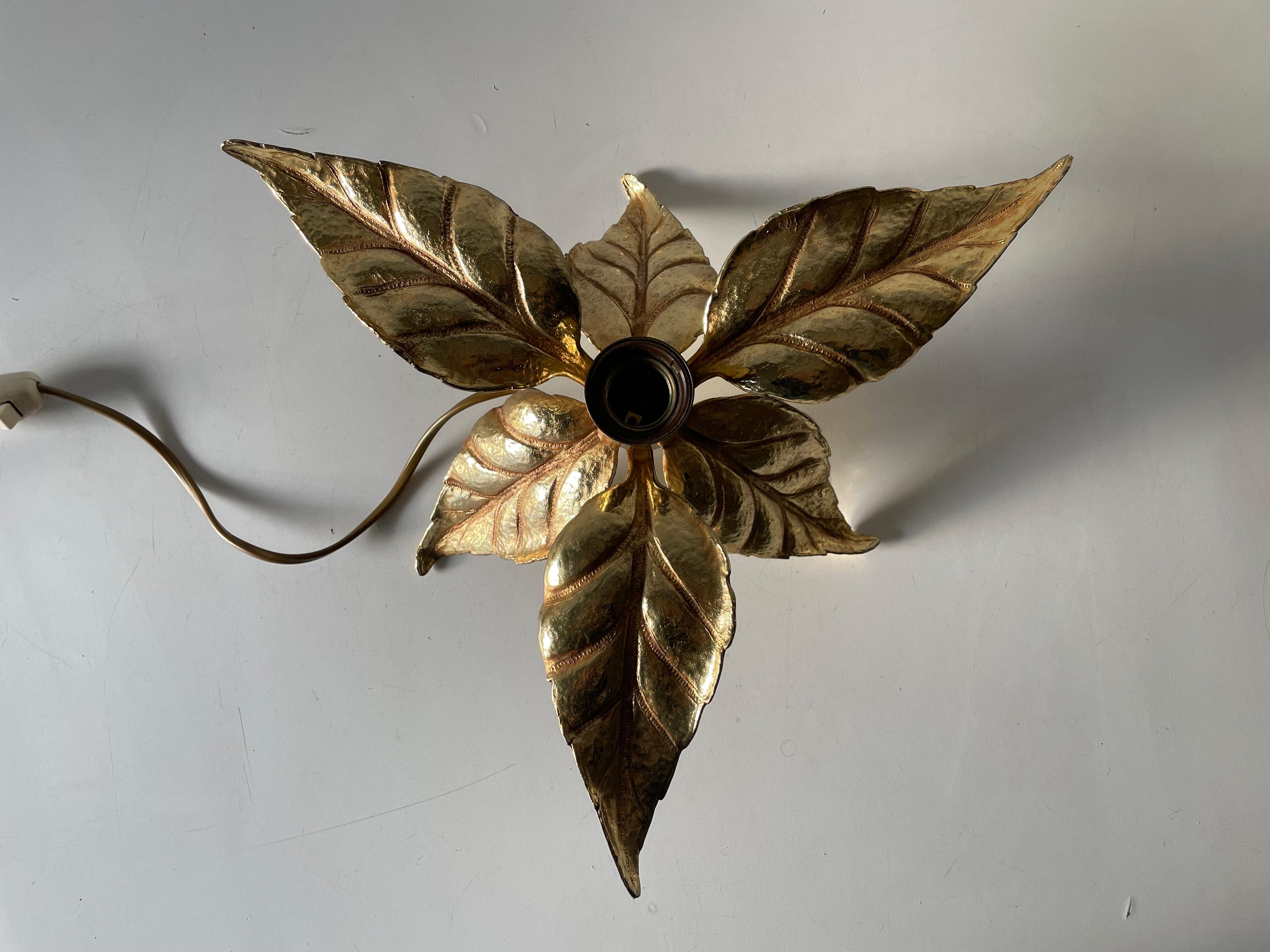 Multiple Leaf Design Brass Table Lamp by Willy Daro for Massive, 1960s, Germany In Good Condition In Hagenbach, DE