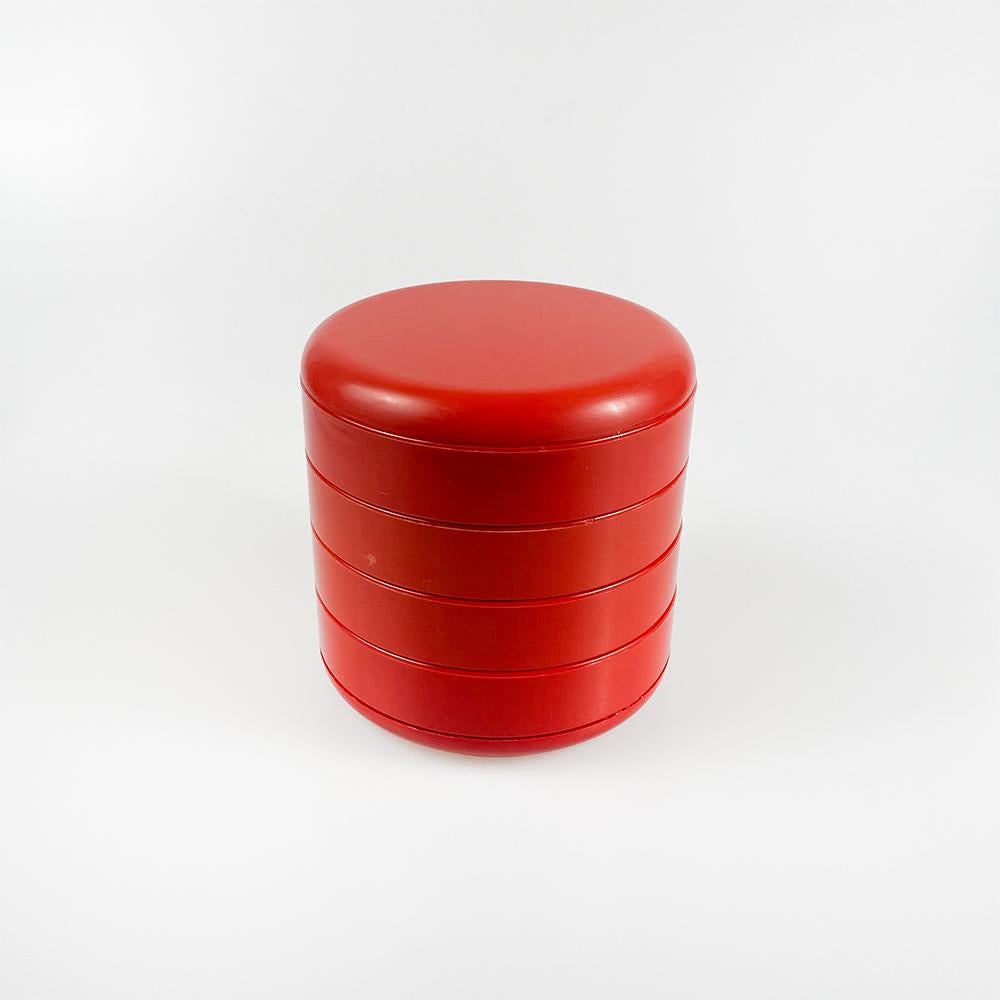 Multiplor 900 Desk Organizer design by Rino Pirovano for Rexite, 1970s

Red ABS plastic. Good condition with some signs of use. Has a small crack on the lid

Measurements: 13x13x13 cm.