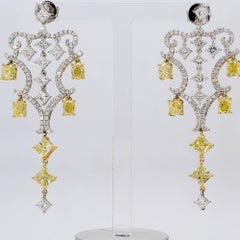 Mehrförmige Chandellier-Ohrringe aus 18 Karat Gelbgold mit Pushback
