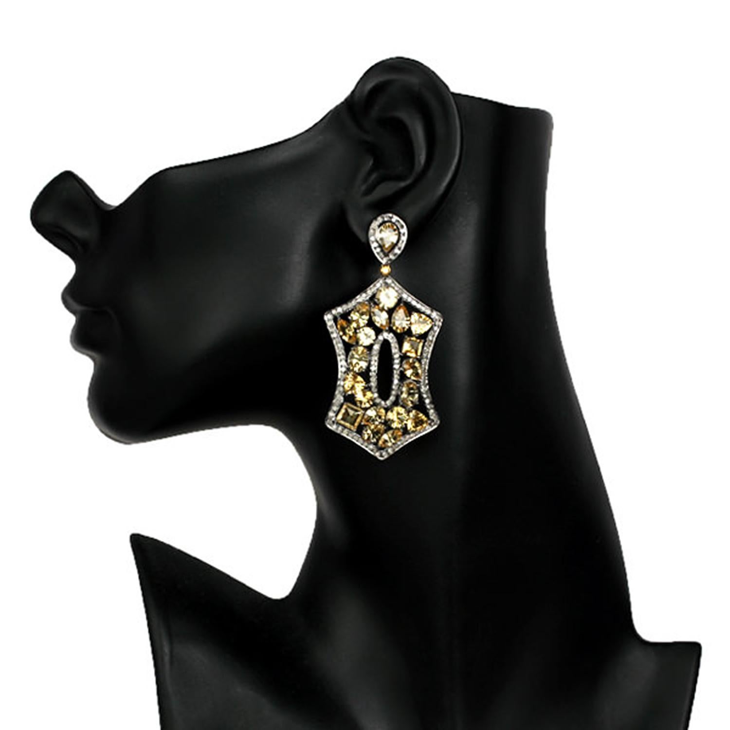 Art Deco Multishaped Citrine Dangle Earrings Set In 18k Yellow Gold For Sale