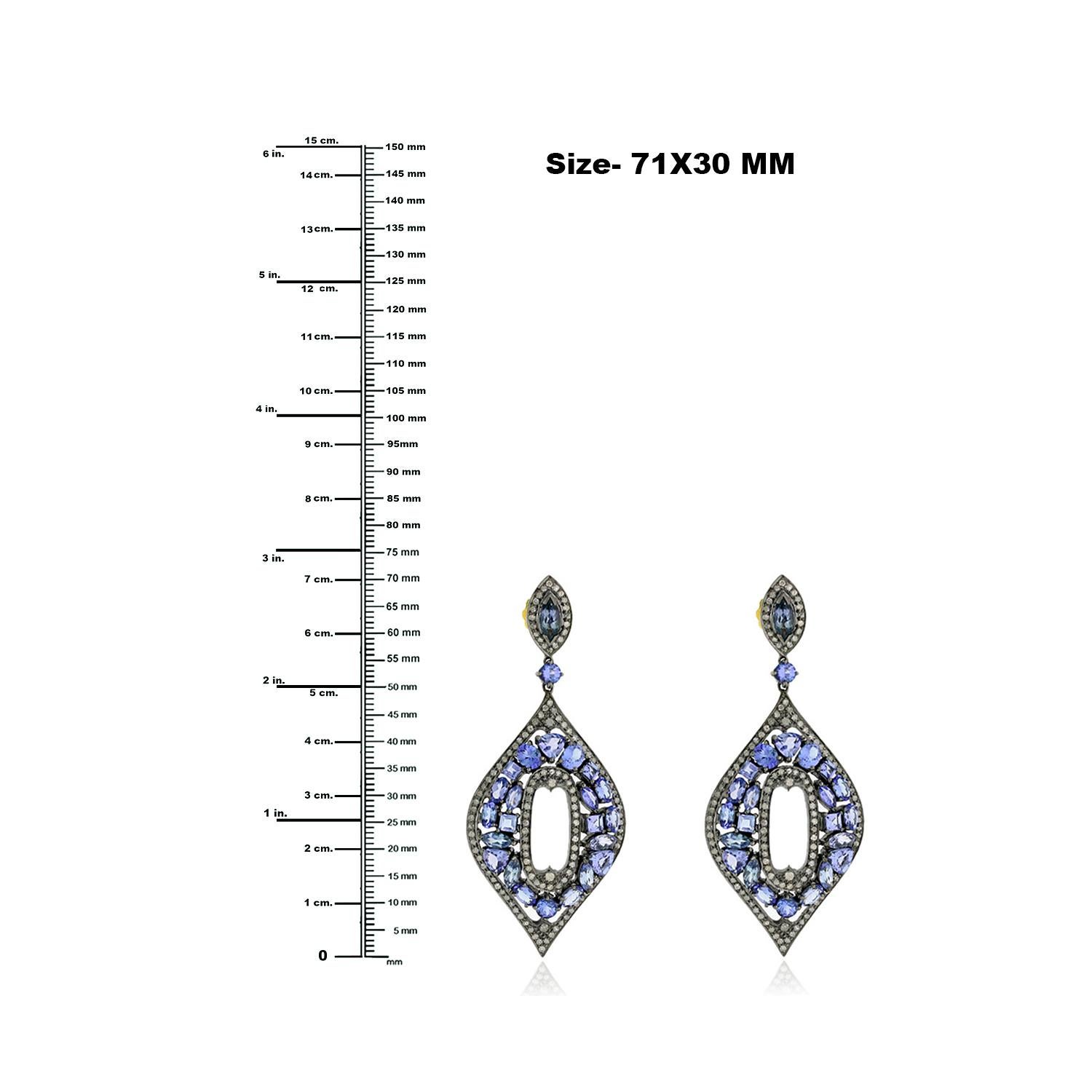 Multishaped Tanzanite Dangle Earrings Set In 18k Yellow Gold & Silver In New Condition For Sale In New York, NY