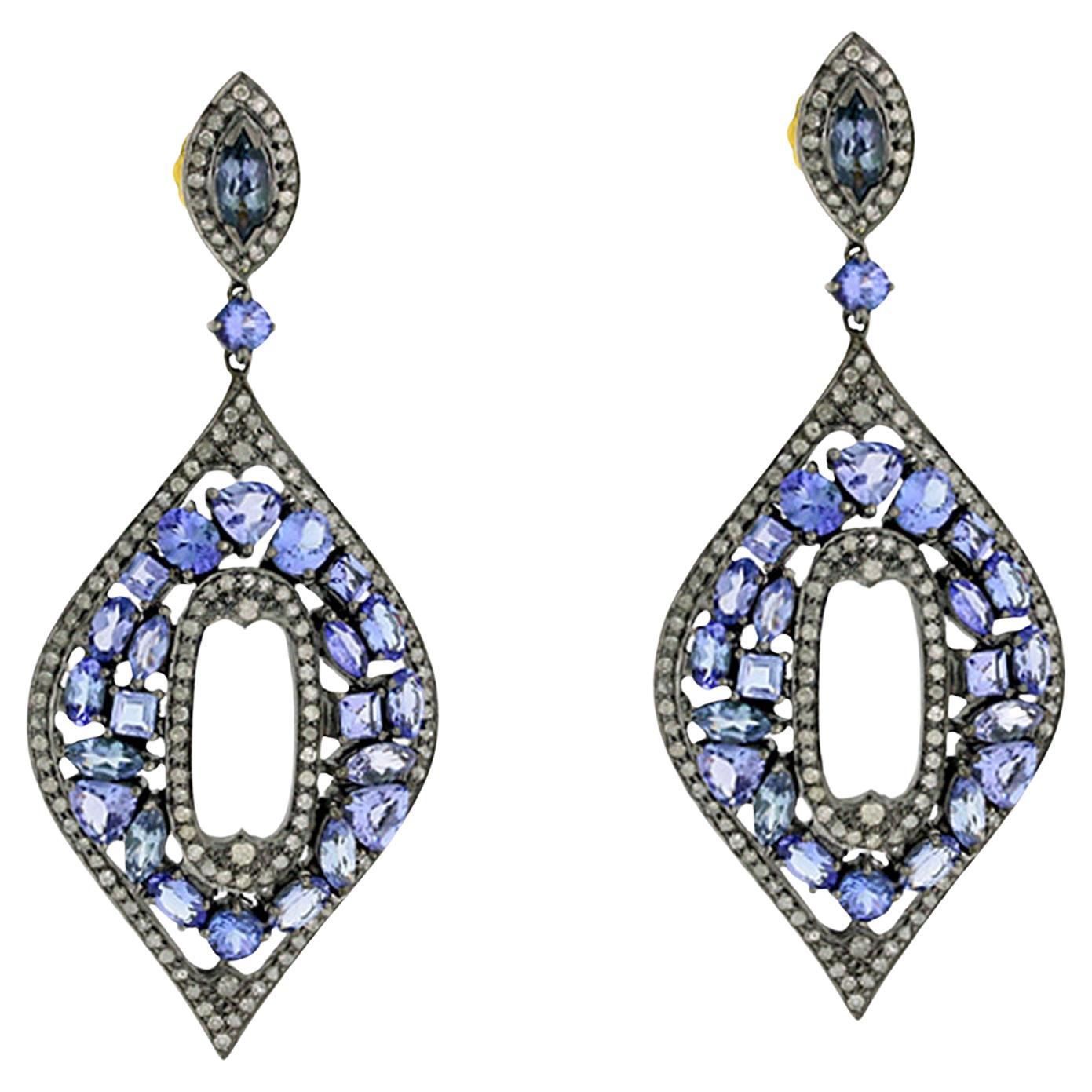 Boucles d'oreilles pendantes en or jaune 18k et argent avec tanzanite multiforme