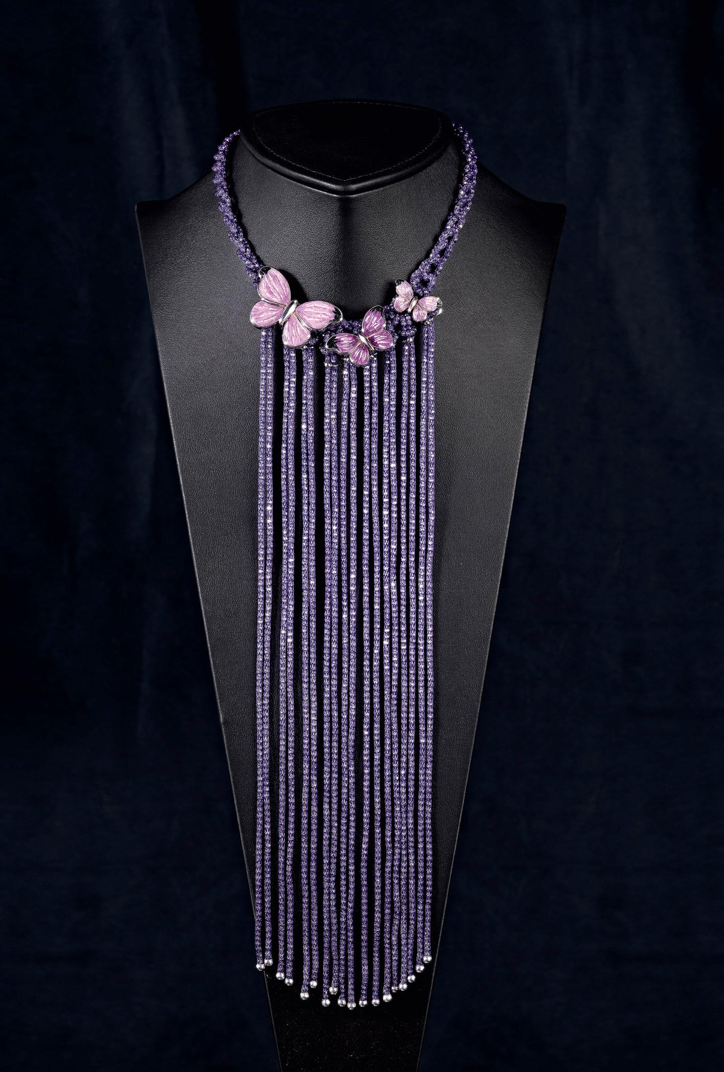 Romantique Collier en argent à plusieurs brins fait main orné d'une Nanomosaïque décorée de papillons en vente