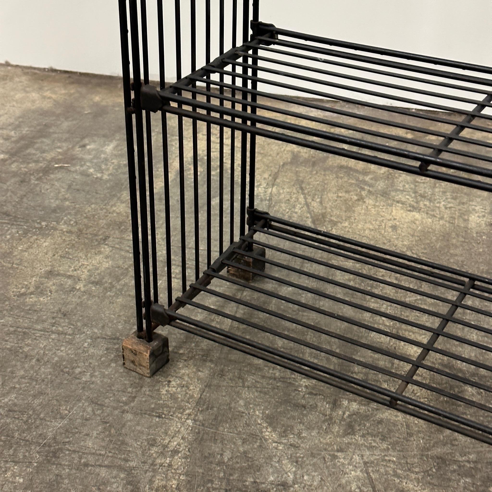 Espagnol Étagère en fer de Multistrux par Multimueble