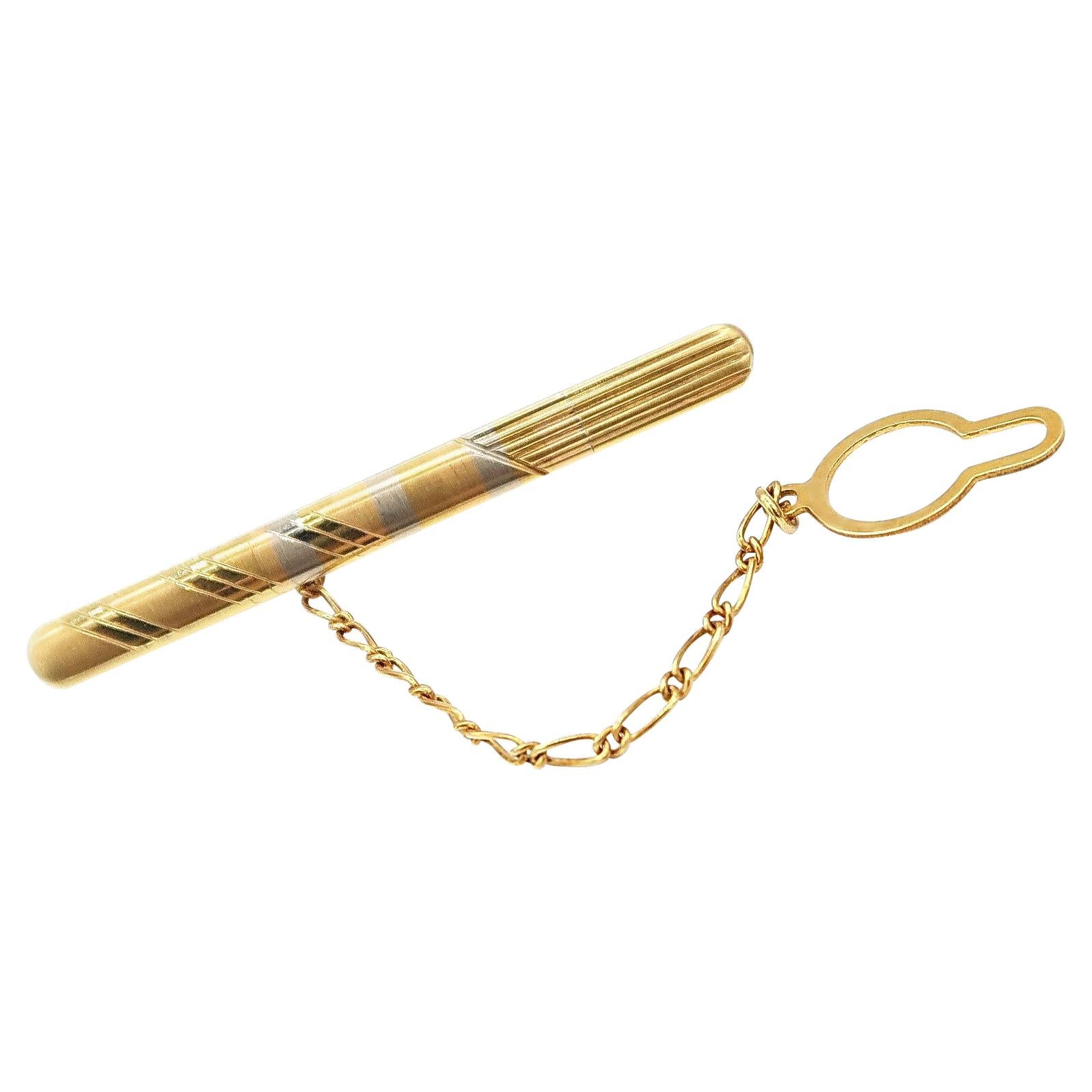 Multitextured Brushed Shiny Rounded End Fluted 18k Gold Tie Bar Clip with Chain For Sale