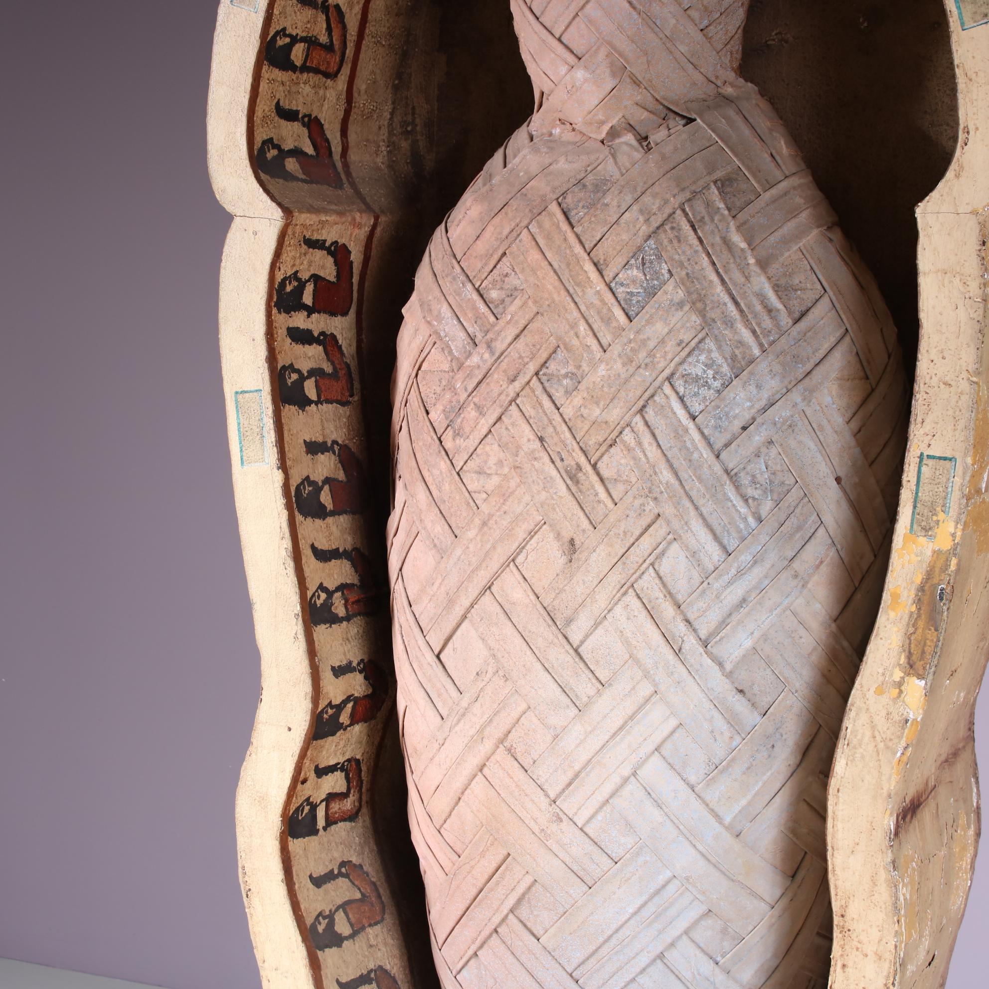Mummy prop for Yves St Laurent, France 1990 In Good Condition In Wilnis, UT