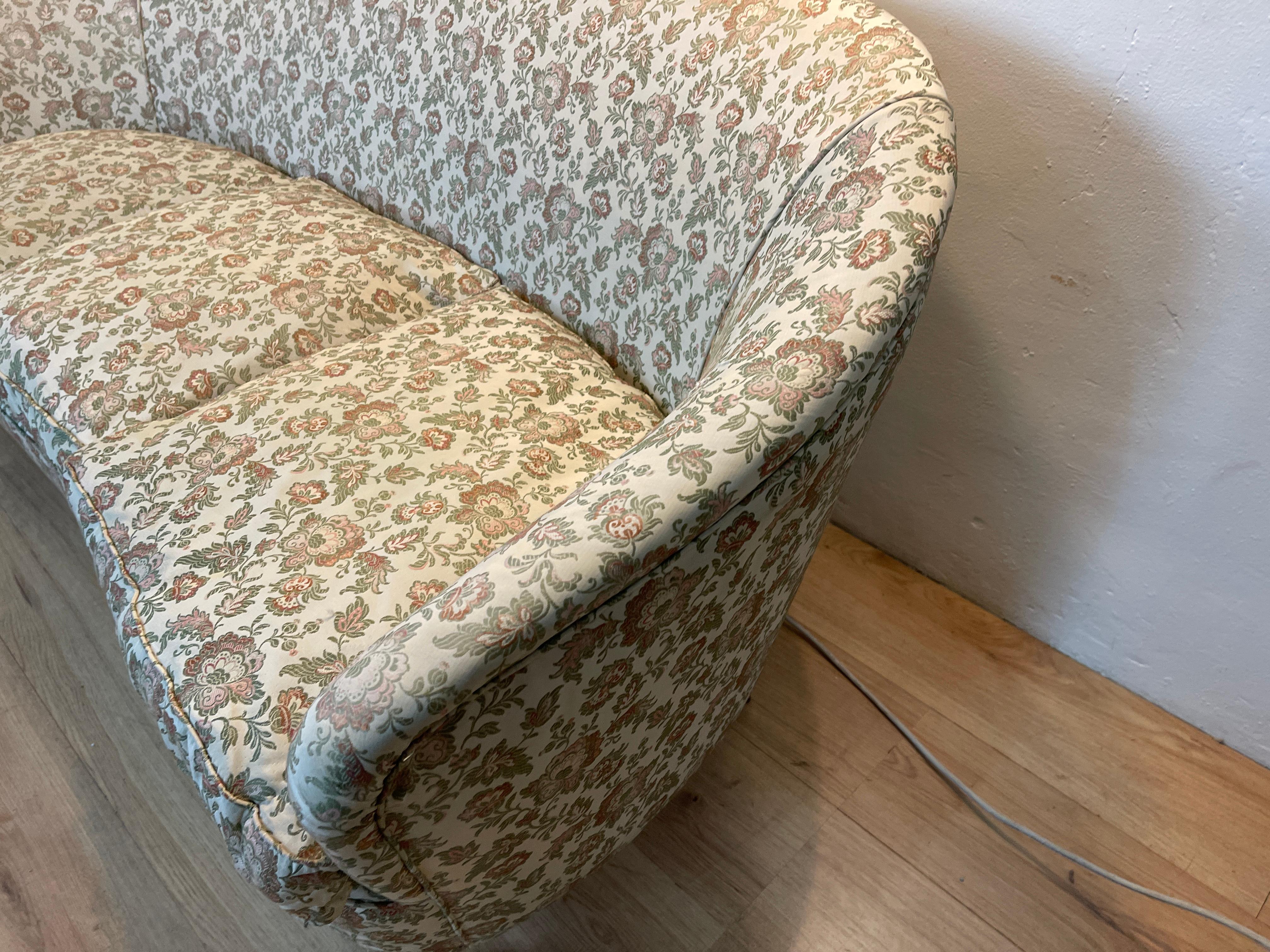 Munari Sofa and 2 Armchairs For Sale 4