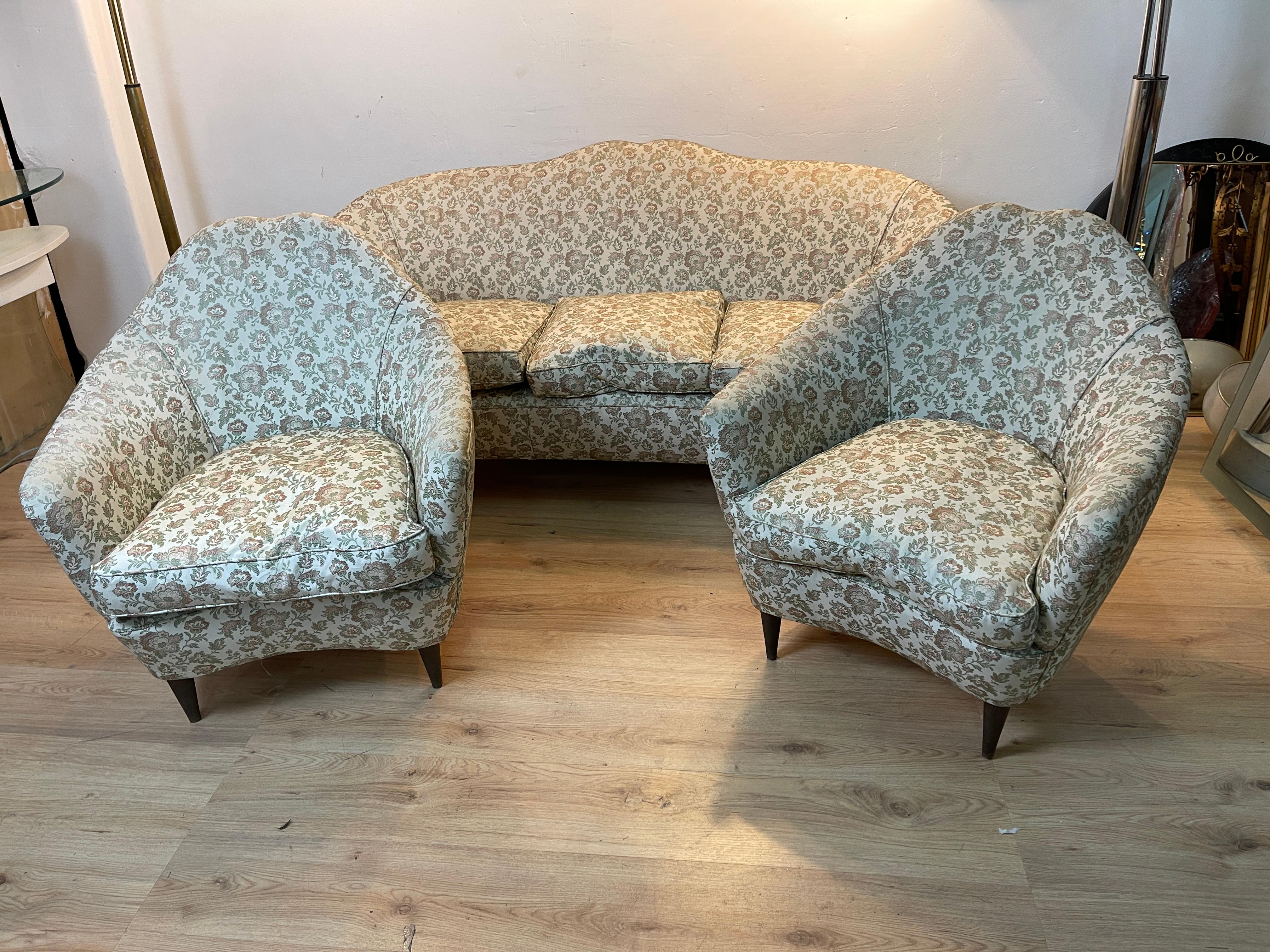 Munari Sofa and 2 Armchairs For Sale 10