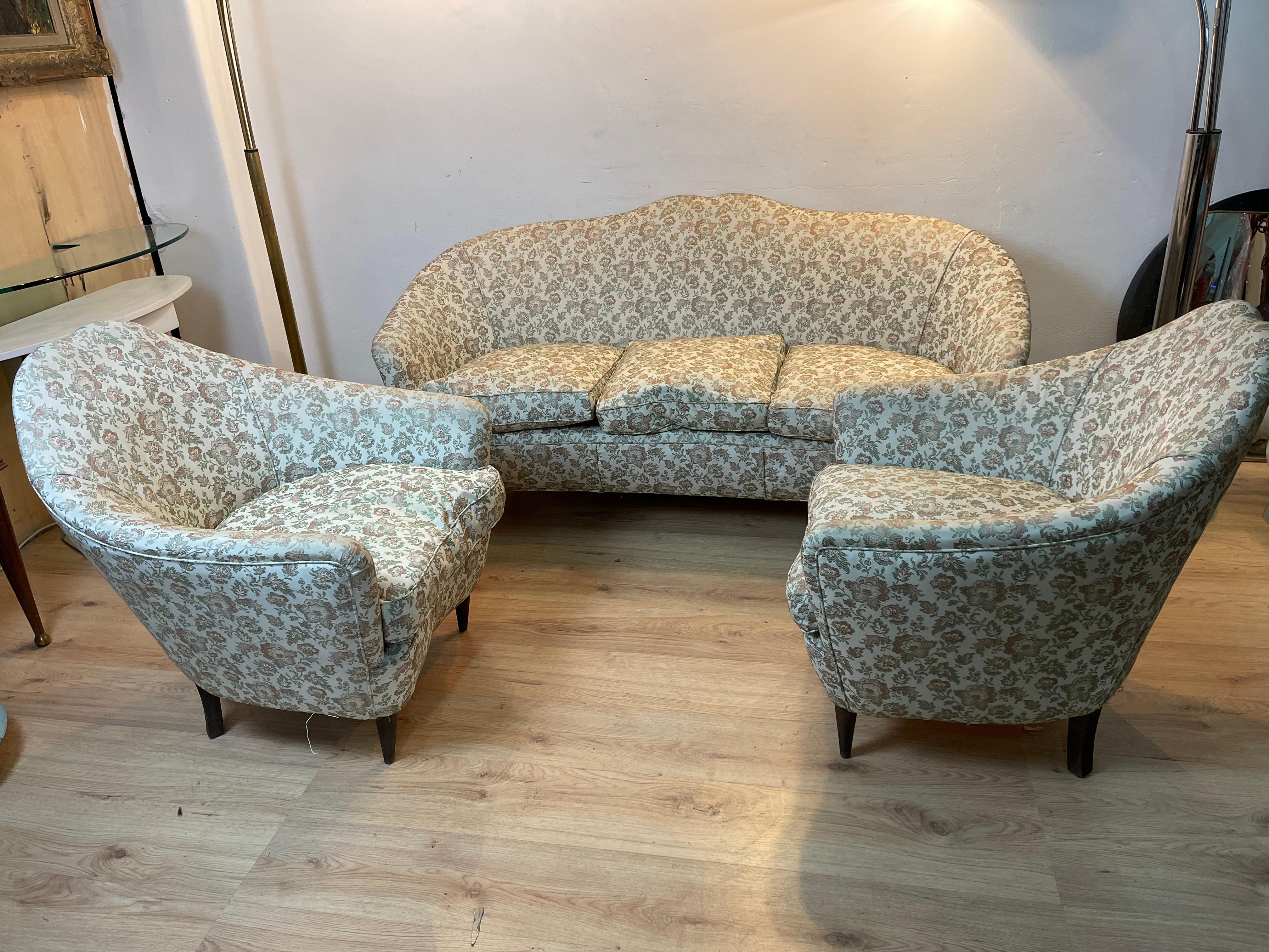 Munari Sofa and 2 Armchairs For Sale 12