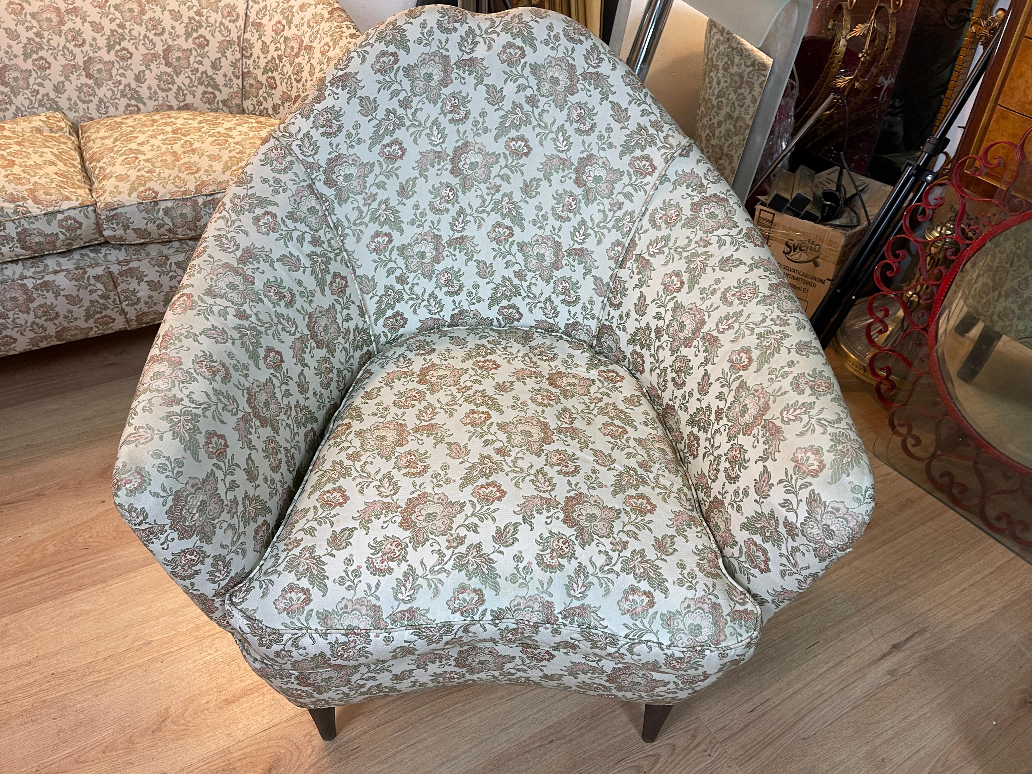 Munari Sofa and 2 Armchairs For Sale 13