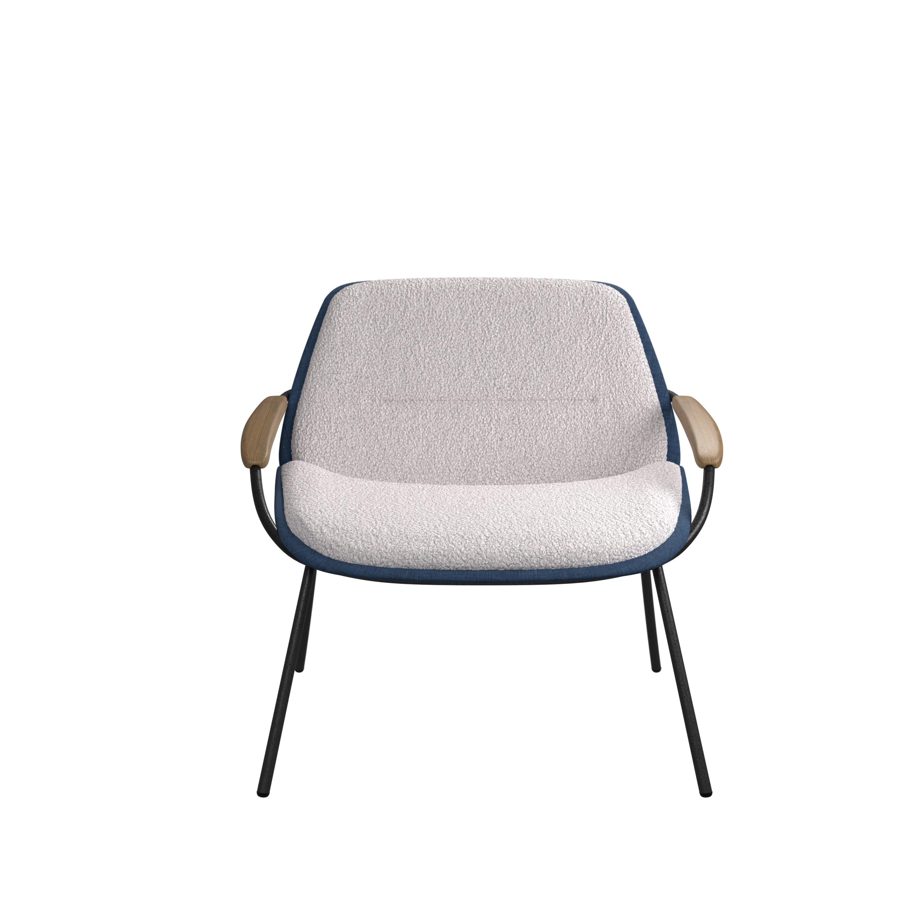 Progettata pensando al comfort e al design, la sedia Much con braccioli in legno è una sedia versatile che offre una soluzione unica ed elegante per la tua casa.

Realizzato con una robusta struttura in ferro epossidico nero con un tocco elegante di