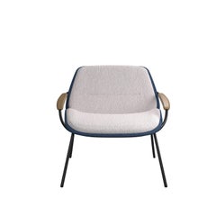 Sillón Munch con detalle de madera en tela y boucle hecho a mano por Murmurio