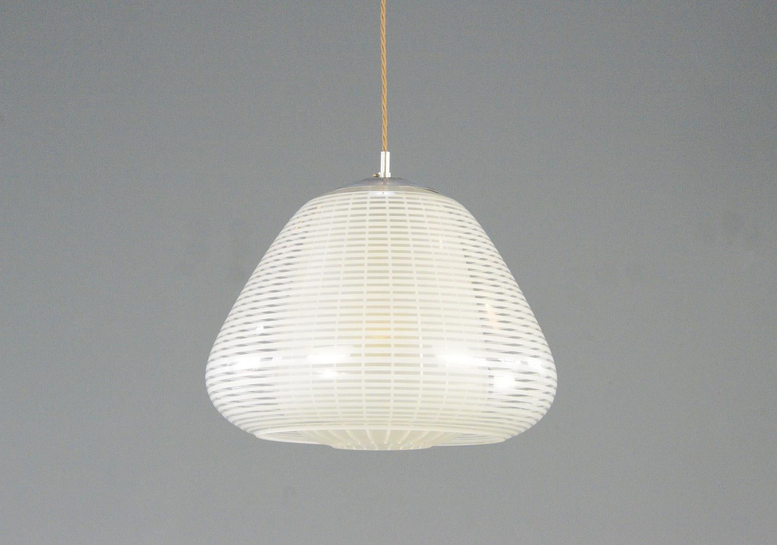 Munchen Pendant Light By Wilhelm Wagenfweld For Peill & Putzler

- Glass central diffuser with vertical stripes
- Horizontal striped clear outer glass
- Takes E27 fitting bulbs
- Original stem and ceiling rose
- Designed by Wilhelm Wagenfeld
-