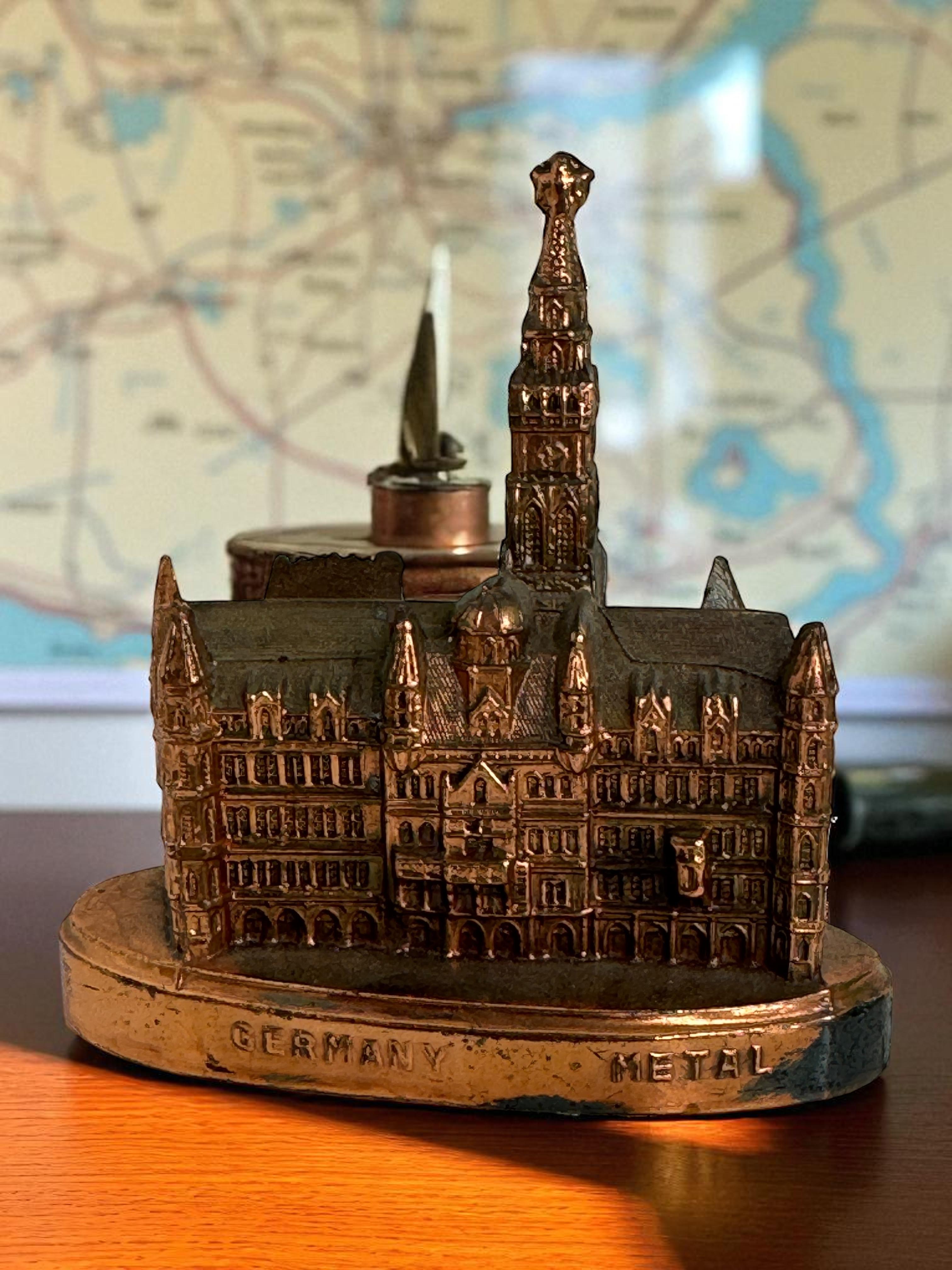 Munich City Hall Souvenir Building Architectural Collectible Germany 1920s en vente 6