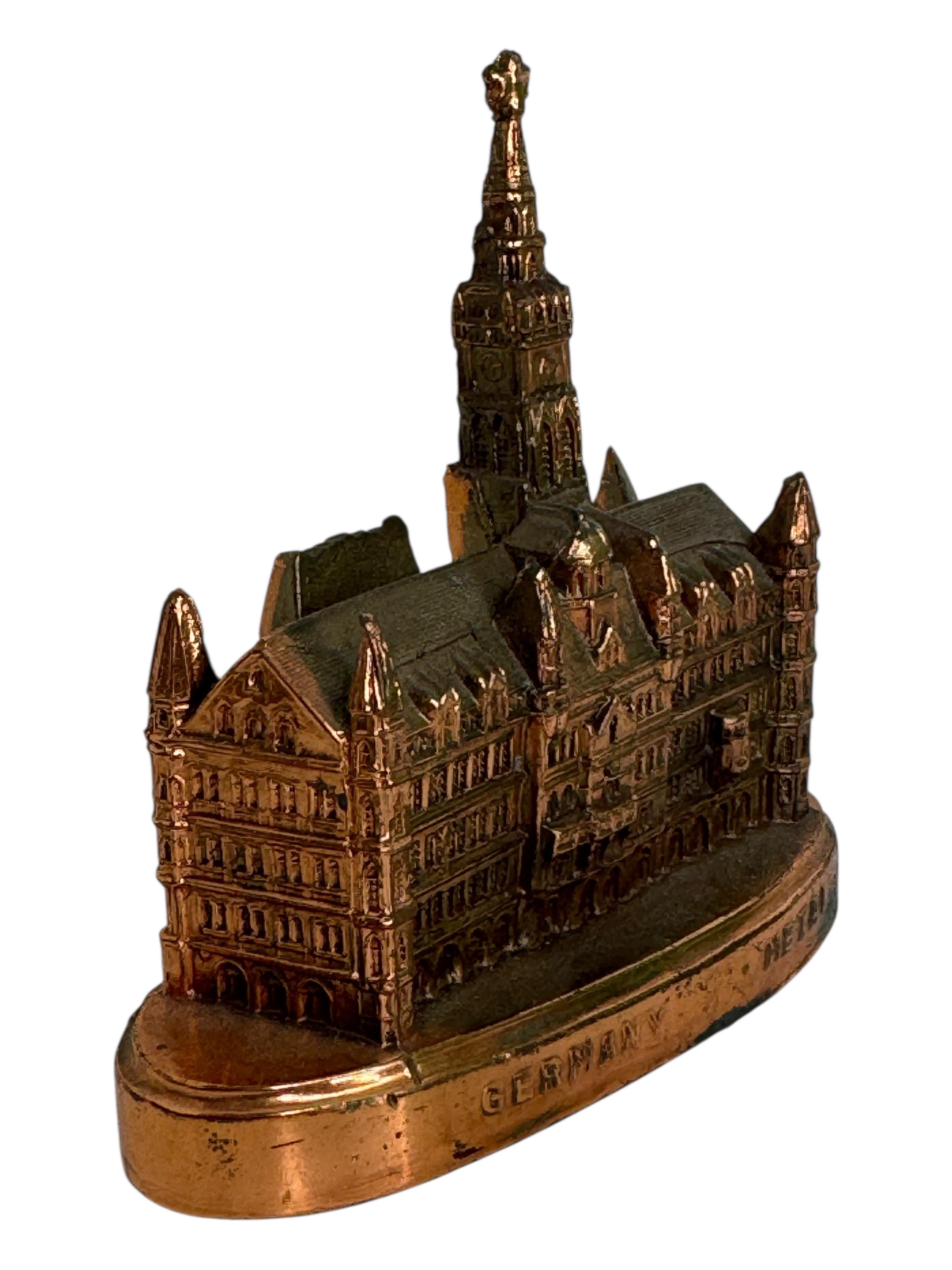 Munich City Hall Souvenir Building Architectural Collectible Germany 1920s Bon état - En vente à Nuernberg, DE