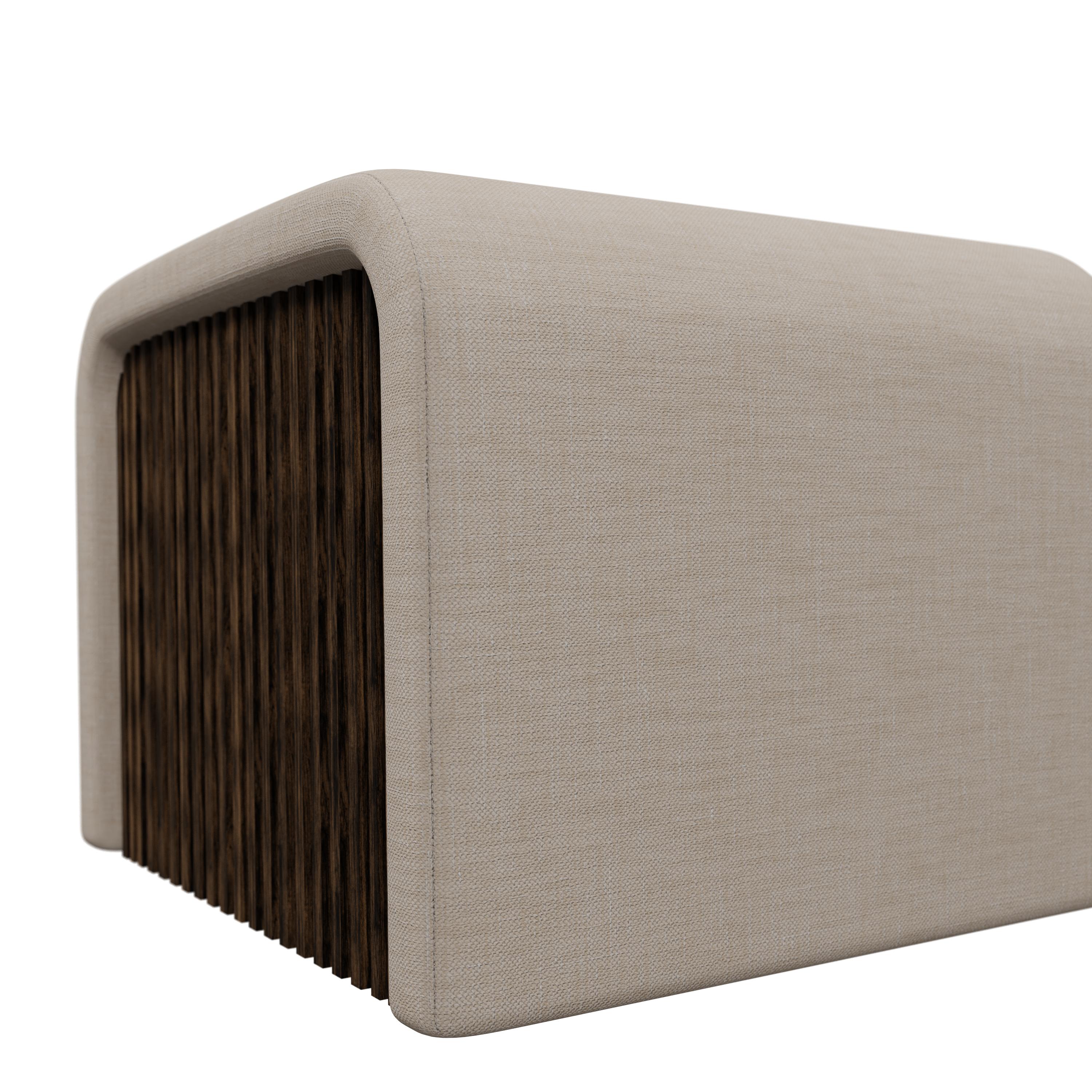 Travail du bois Munu Pouf 0.55 en Blend Tissu propre fabriqué à la main par Murmurio en vente