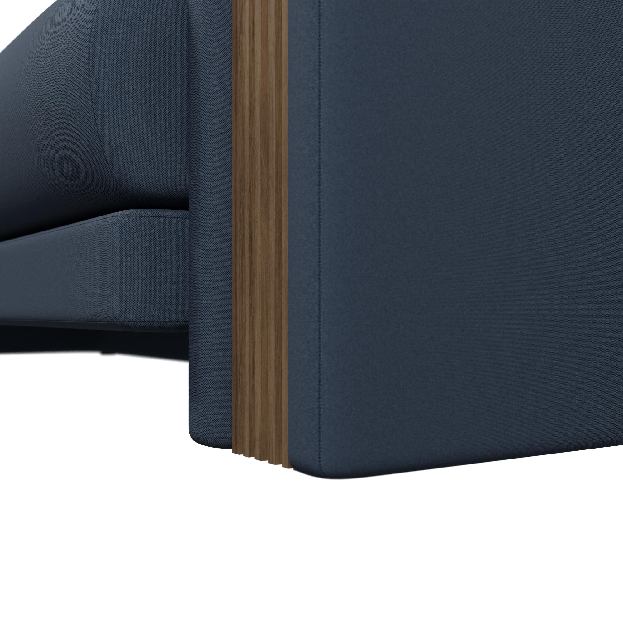 Munu three-seater sofa in Easy Clean - Night Blue handcrafted by Murmurio (Holzarbeit) im Angebot