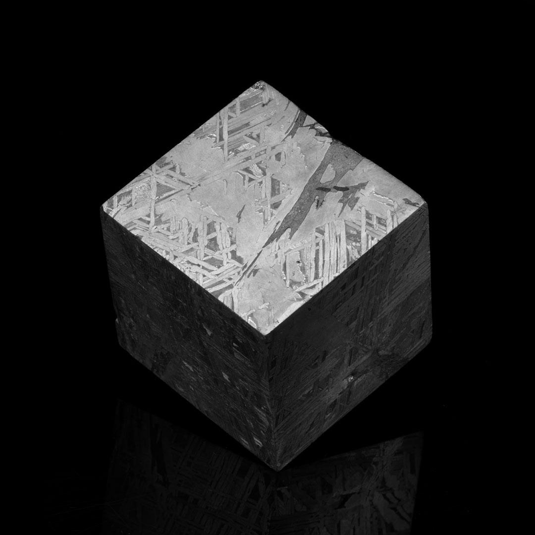 XVIIIe siècle et antérieur Cube de météorite Muonionalusta // 2