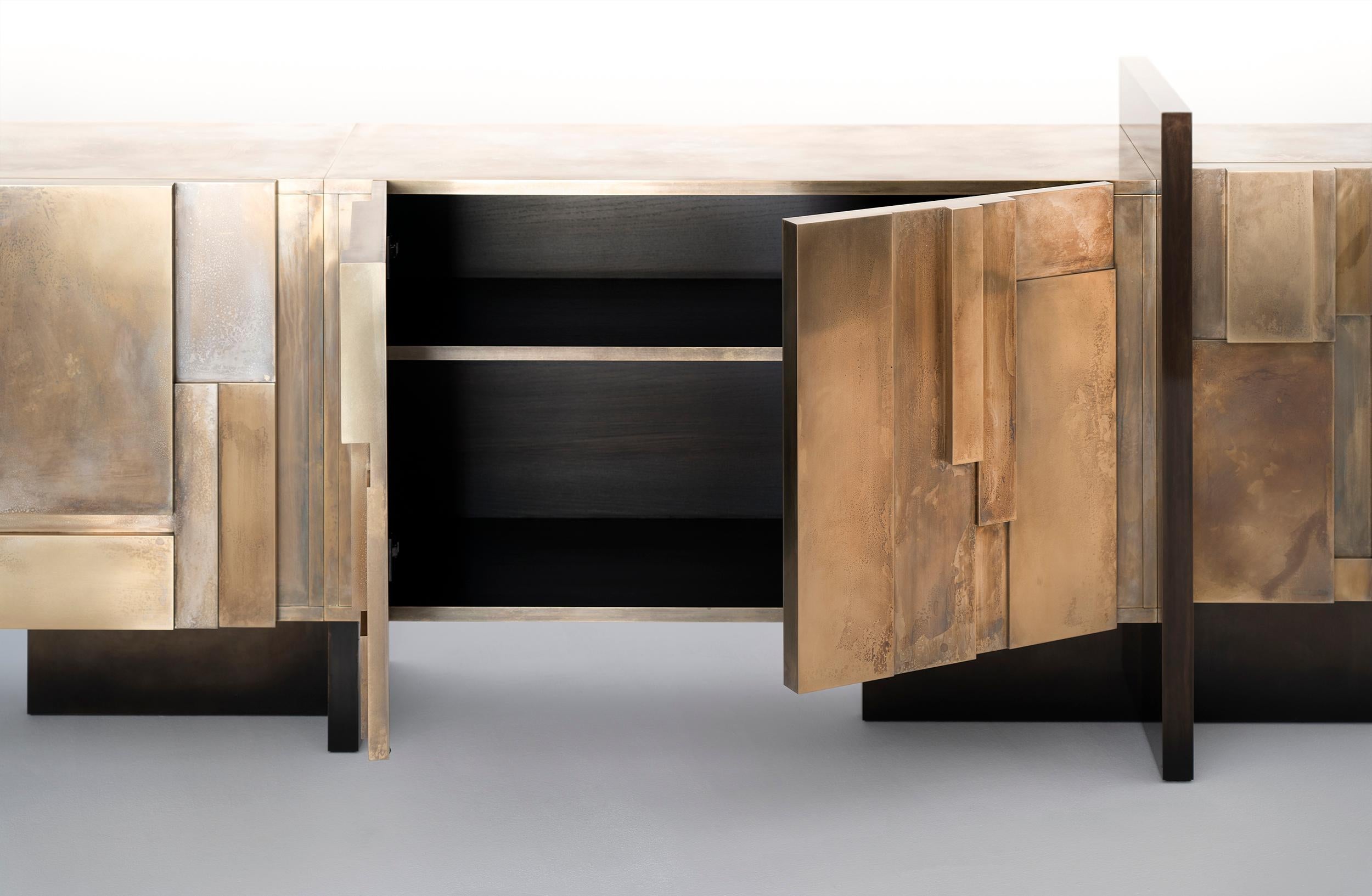 Patiné AM Contemporary, 21st Century Unique Contemporary Brass Large Freestanding Sideboard (buffet à poser en laiton) en vente