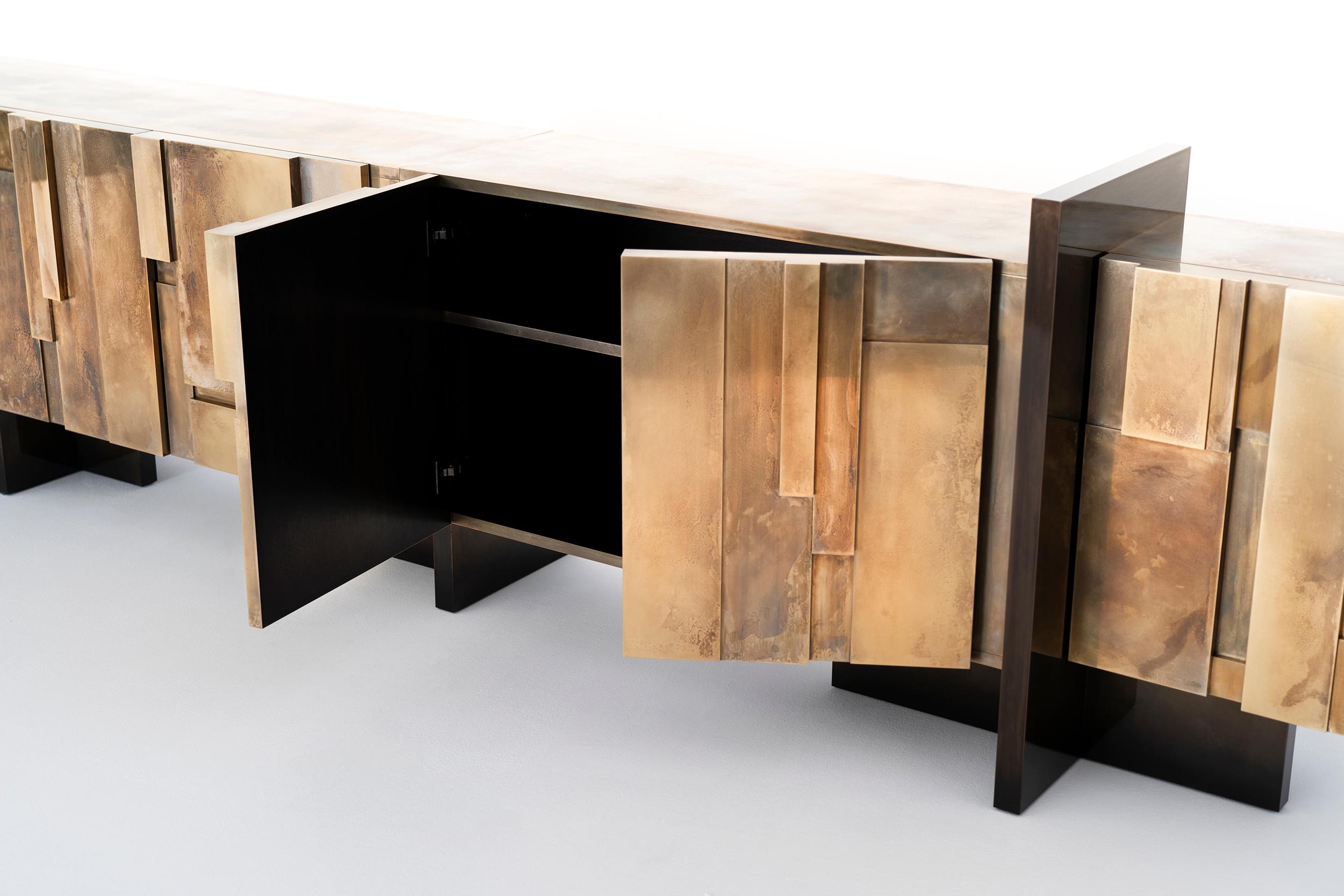 XXIe siècle et contemporain AM Contemporary, 21st Century Unique Contemporary Brass Large Freestanding Sideboard (buffet à poser en laiton) en vente