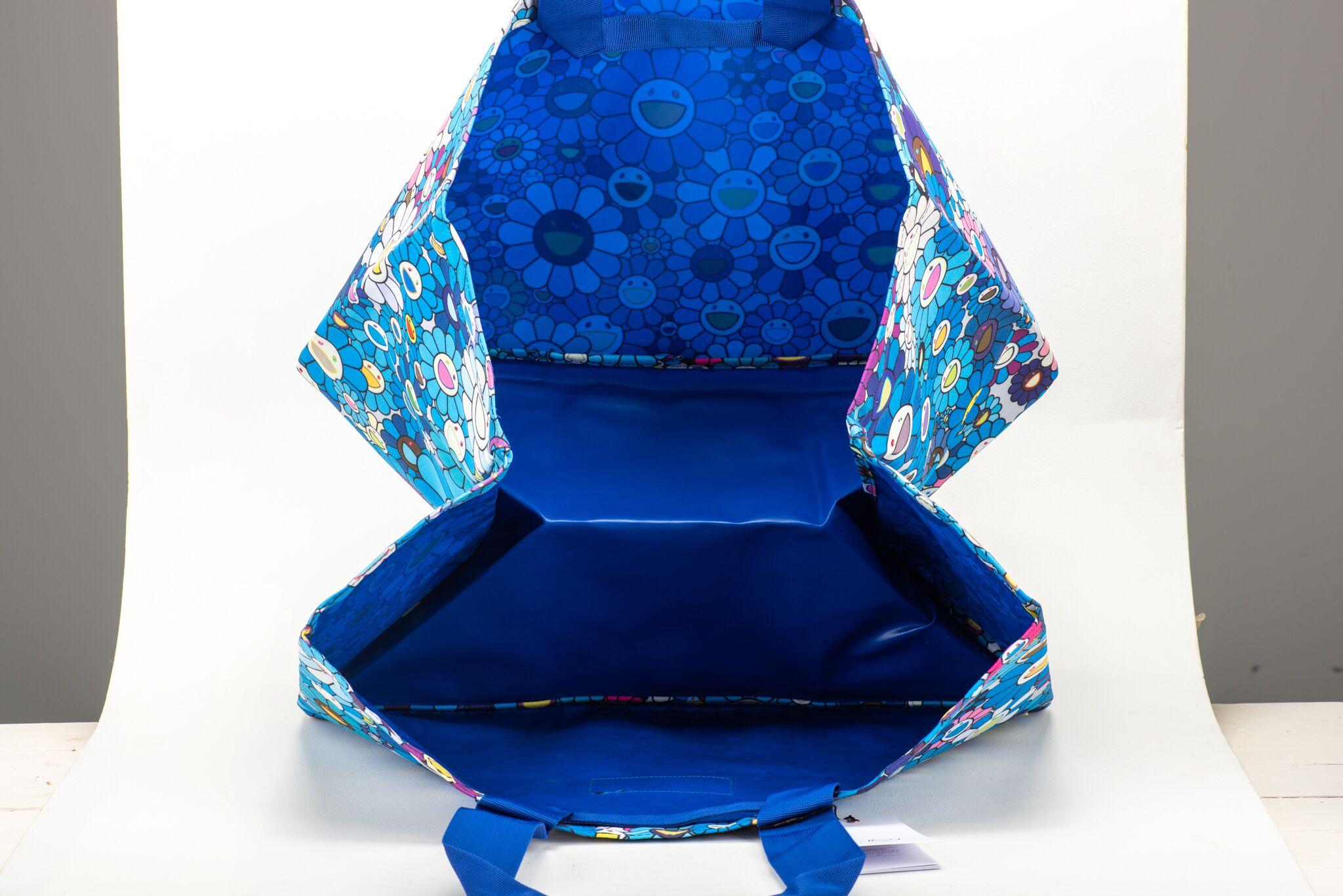 Murakami - Nouveau sac à main bleu à double largeur Unisexe en vente