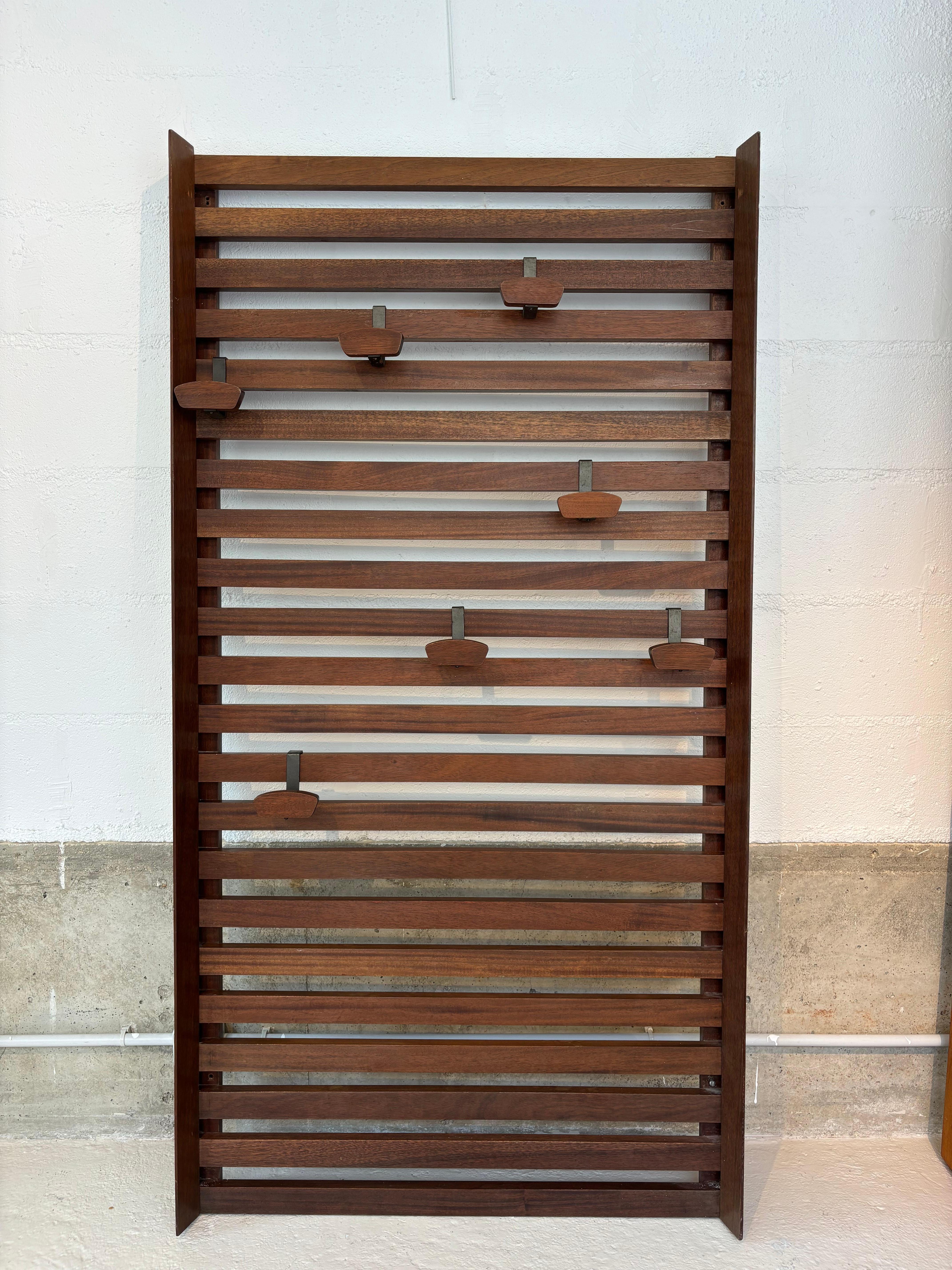 Mural coat rack by Georges Frydman For Sale 3