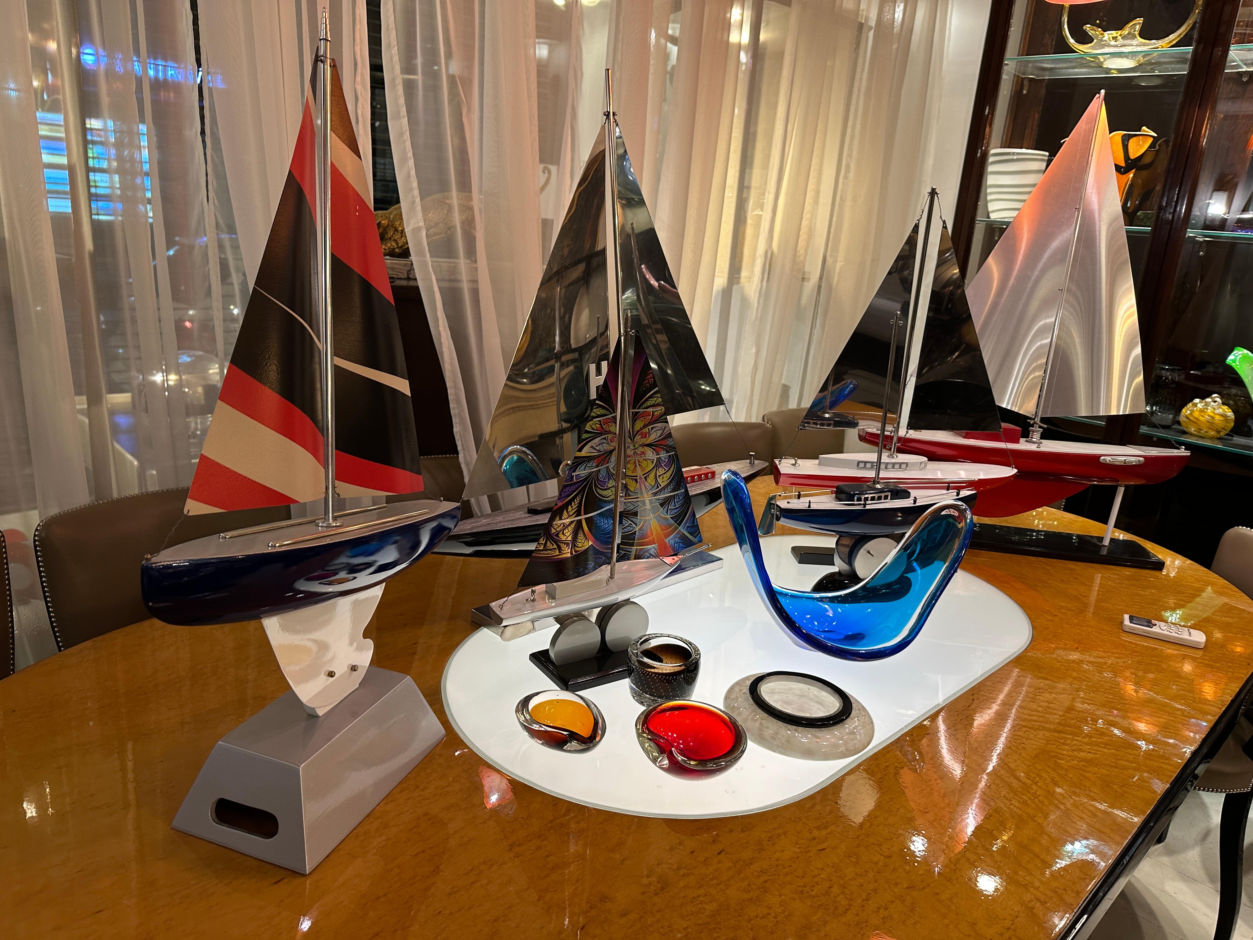 Murano.
Dal 1982 siamo specializzati nella vendita di oggetti in stile Art Déco, Art Nouveau e Vintage. Per qualsiasi domanda siamo a vostra disposizione.
Premendo il pulsante 
