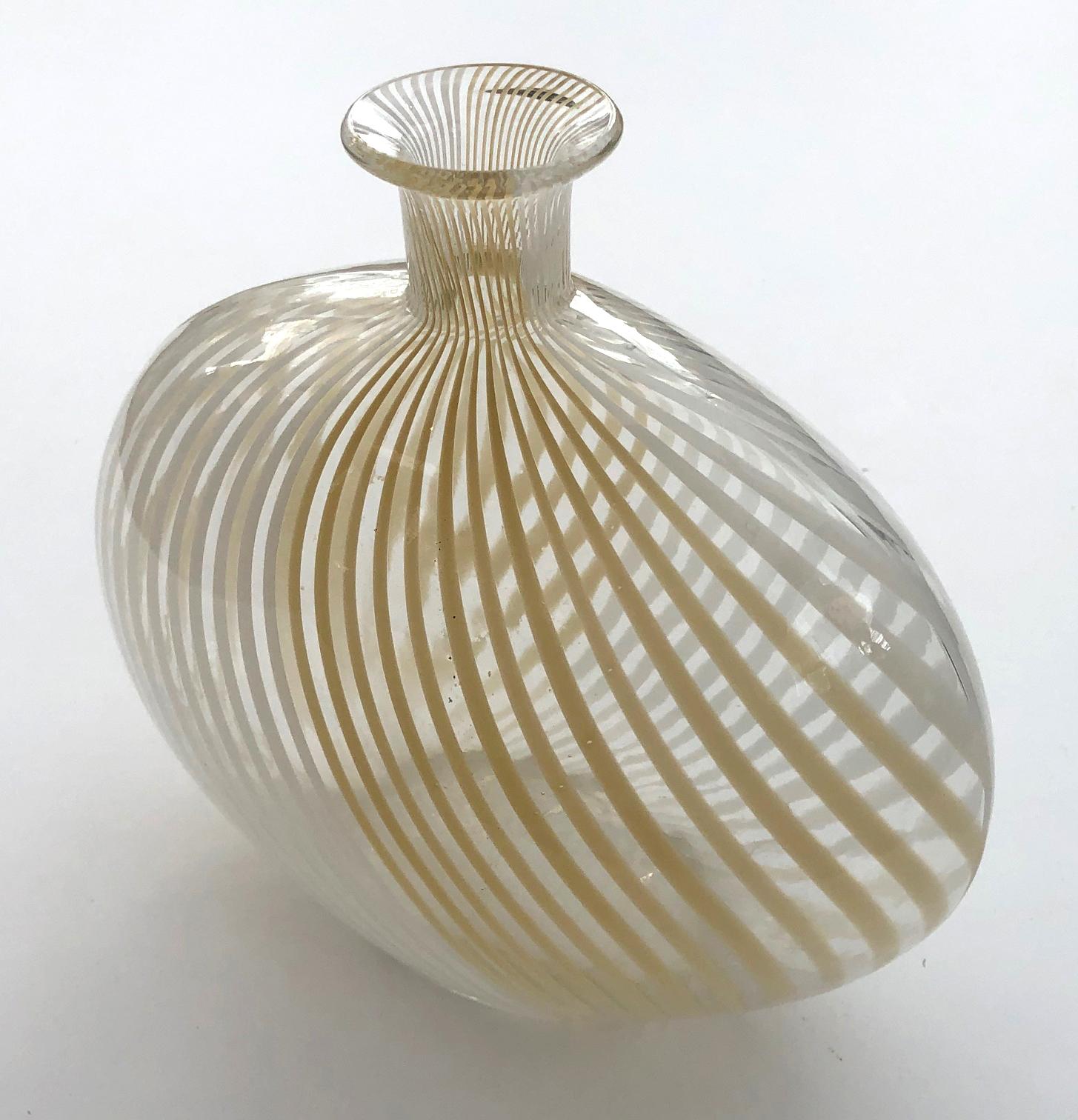 Italian Murano 1950s Filigrana Art Glass Pillow Vase by Dino Martens for Aureliano Toso