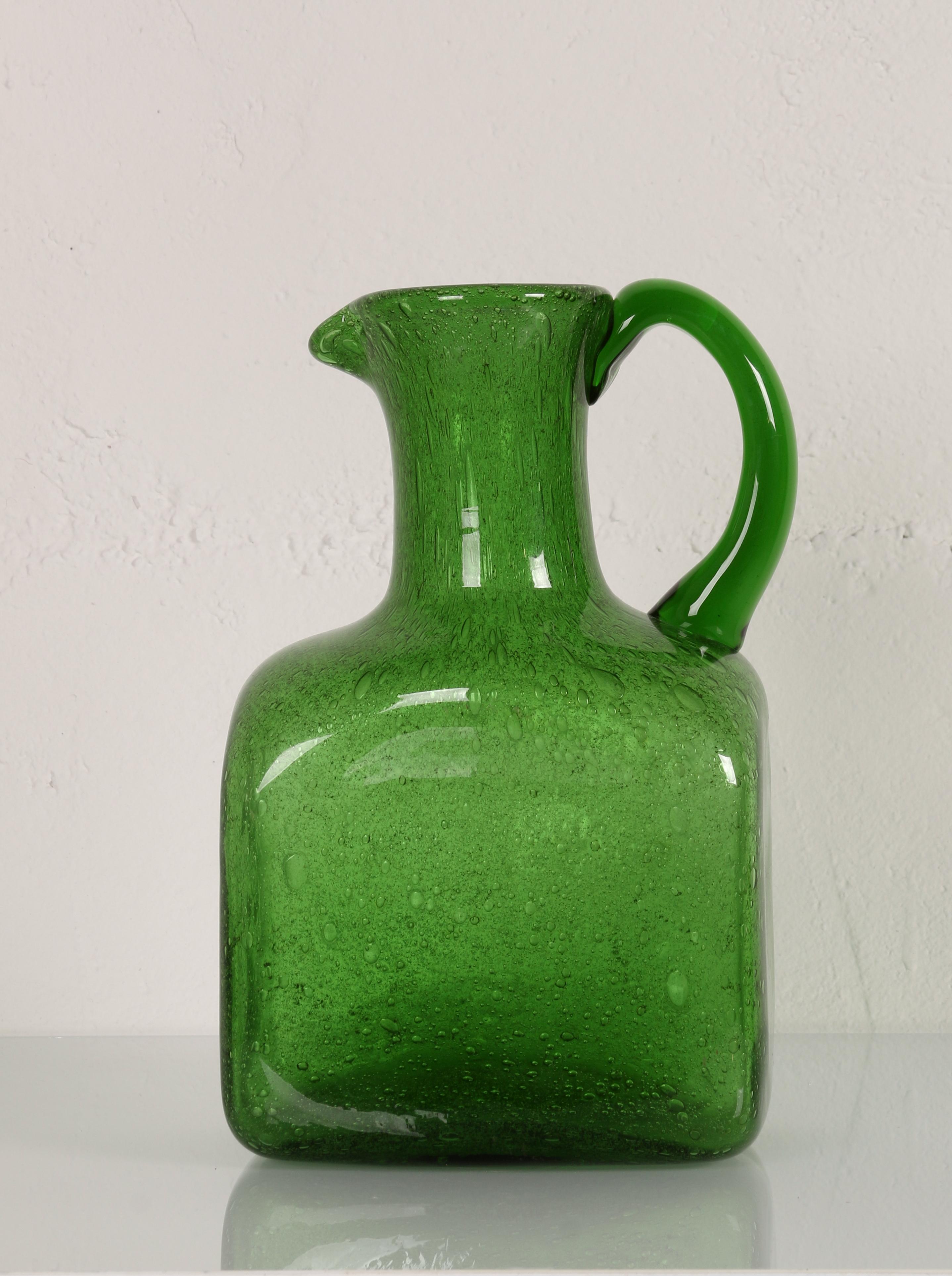 Elegante brocca in vetro soffiato di Murano degli anni '70 in vetro a bolle verdi - un vaso del buon umore in vendita 2