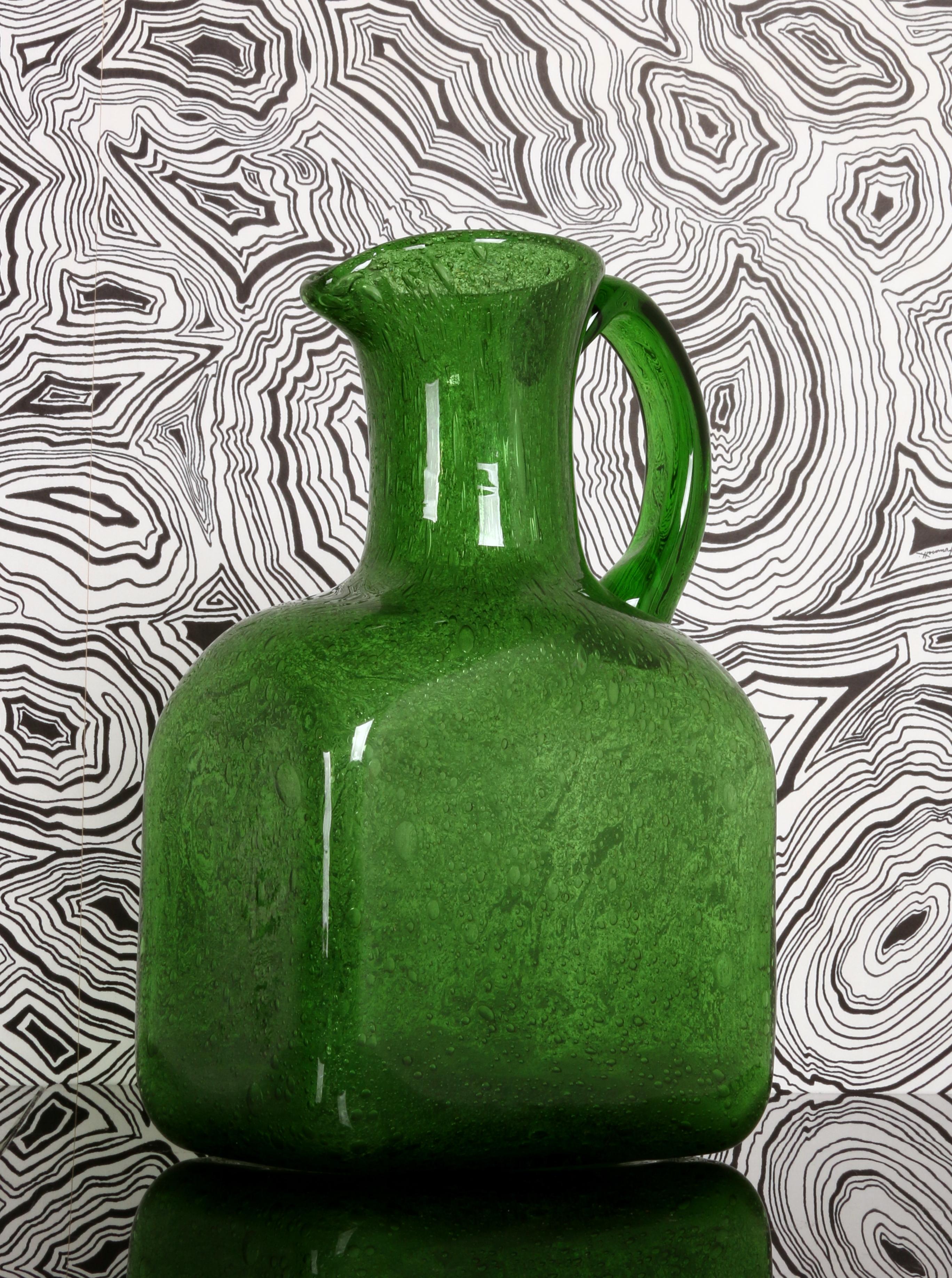 Murano anni '70 
elegante brocca in vetro soffiato 
vetro a bolle d'aria verde 
