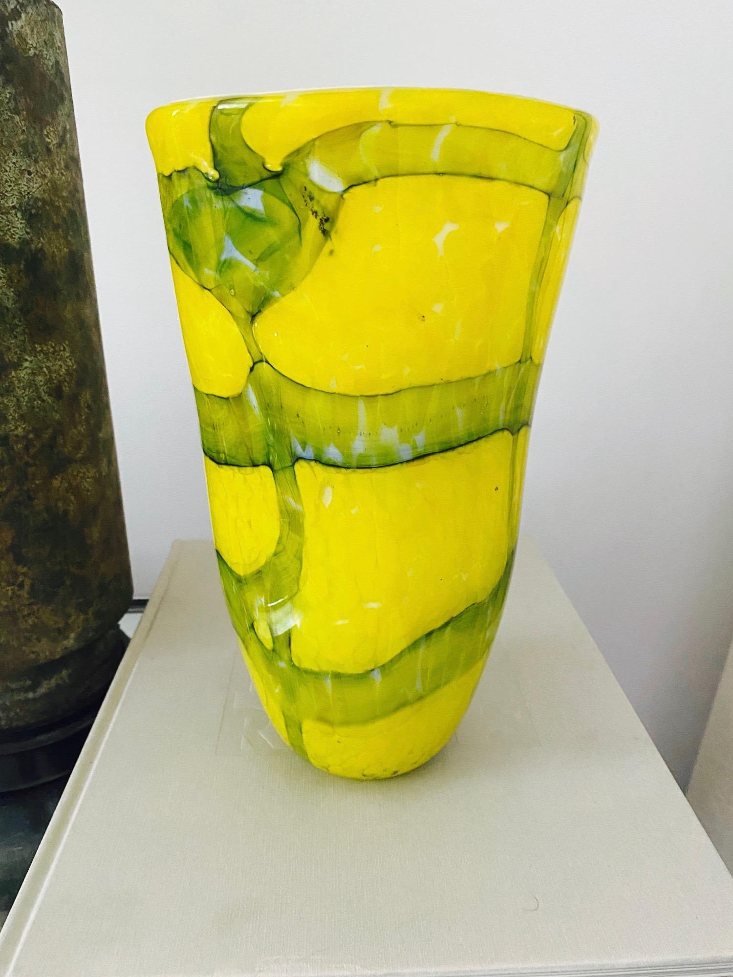 Abstract Murano Glass Vase by Fratelli Toso in Yellow and Green, c. 1980 For Sale 4