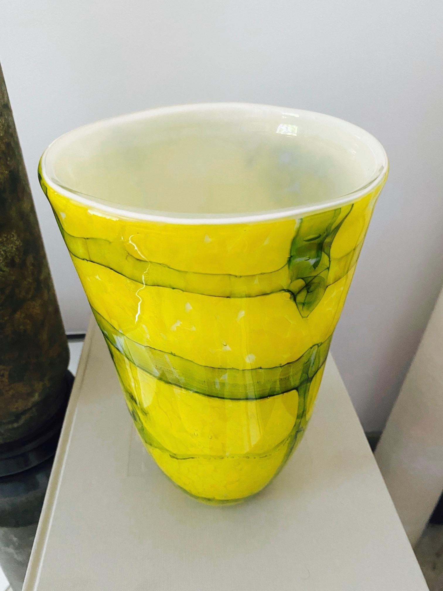 Abstract Murano Glass Vase by Fratelli Toso in Yellow and Green, c. 1980 For Sale 1