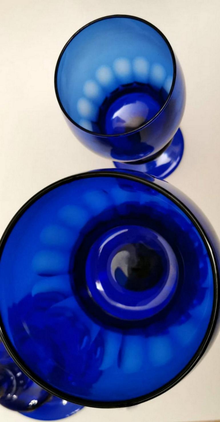 Paire de bouteilles italiennesAlbarelli de Murano avec couvercle en verre soufflé bleu en vente 3