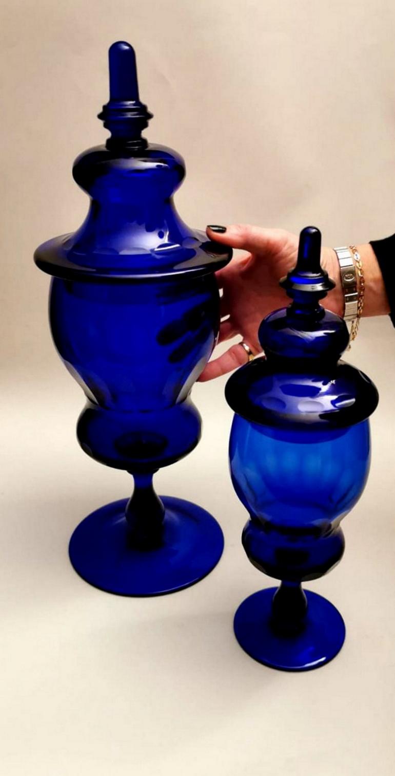 Paire de bouteilles italiennesAlbarelli de Murano avec couvercle en verre soufflé bleu en vente 9
