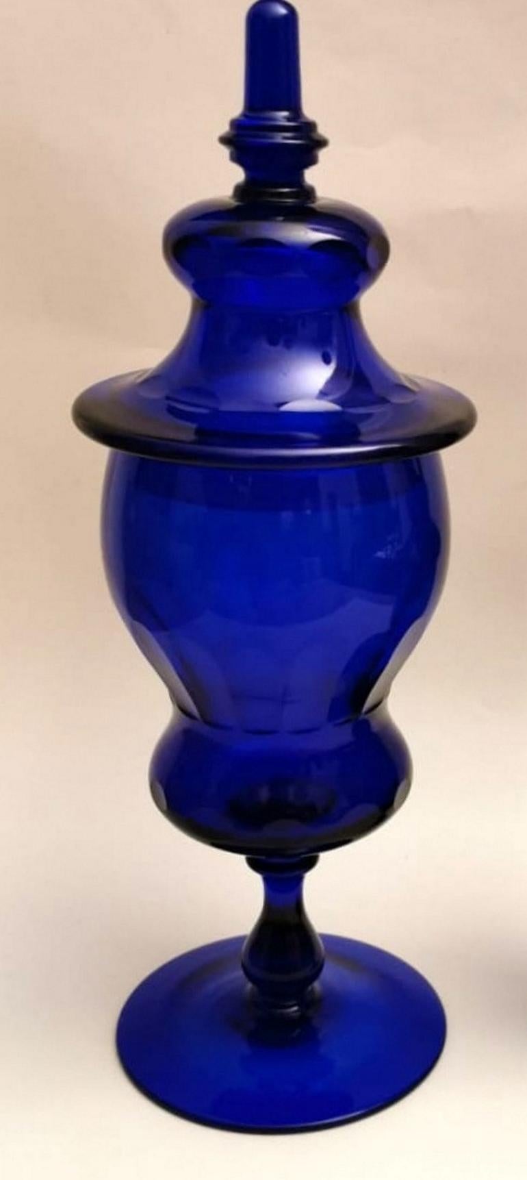 garrafas de vidrio azul de murano