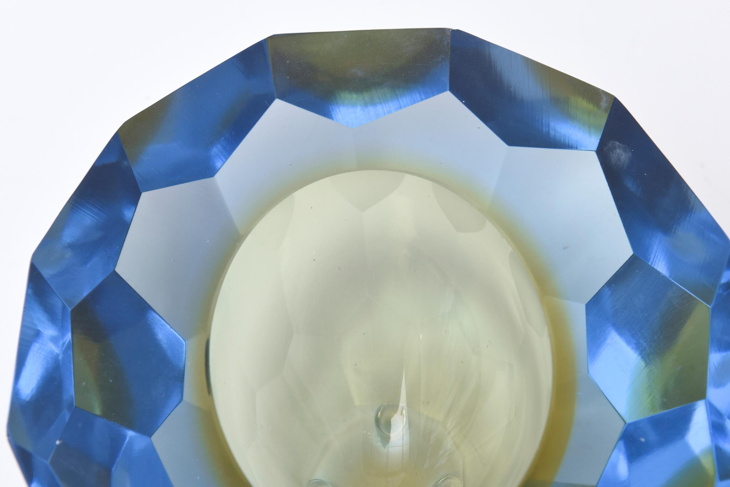 Murano Vintage Mandruzzato Diamond Faceted Sommerso Blue, Green Geode Bowl In Good Condition For Sale In North Miami, FL
