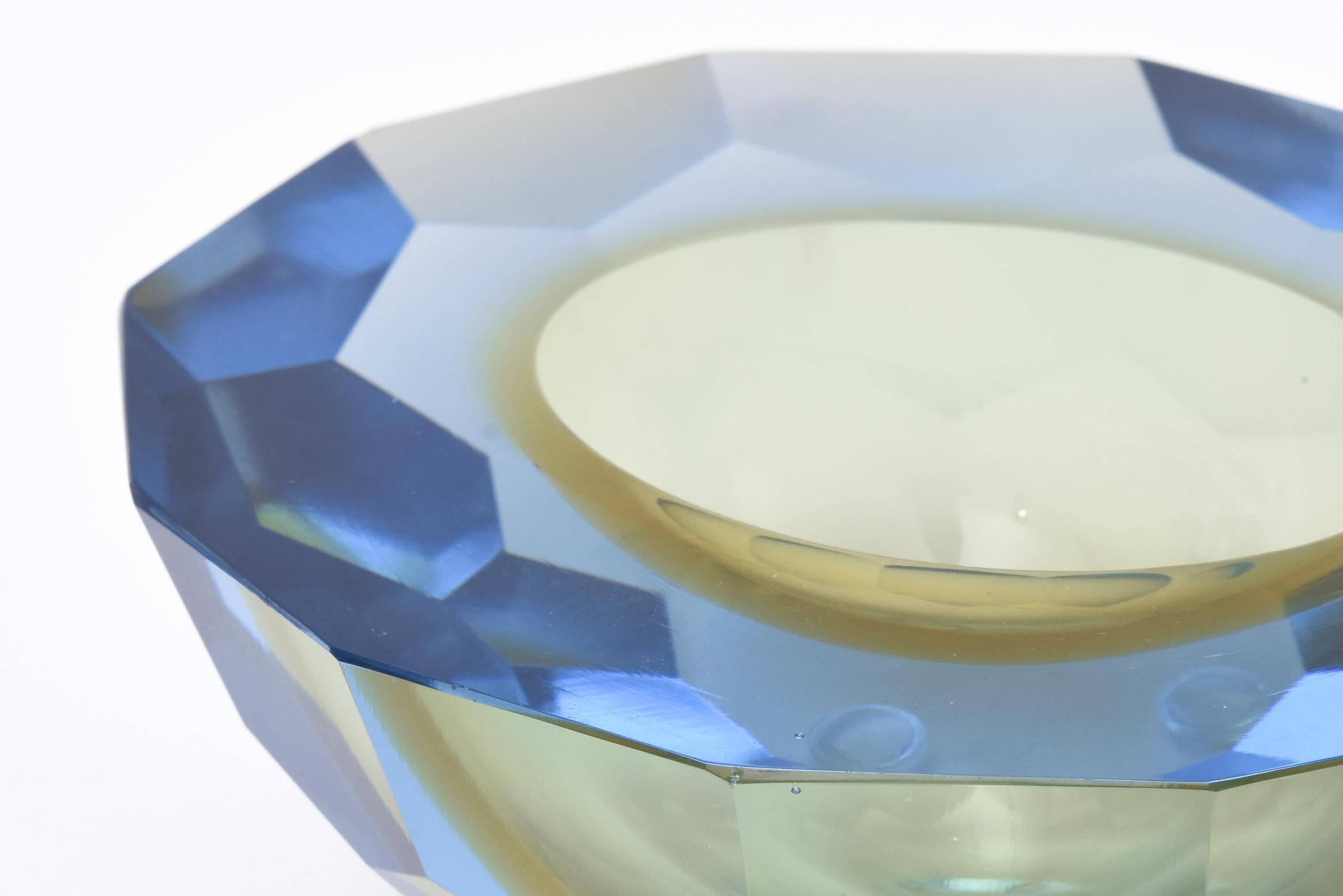 Fin du 20e siècle Murano Vintage Mandruzzato Diamond Faceted Sommerso Blue, Green Geode Bowl en vente