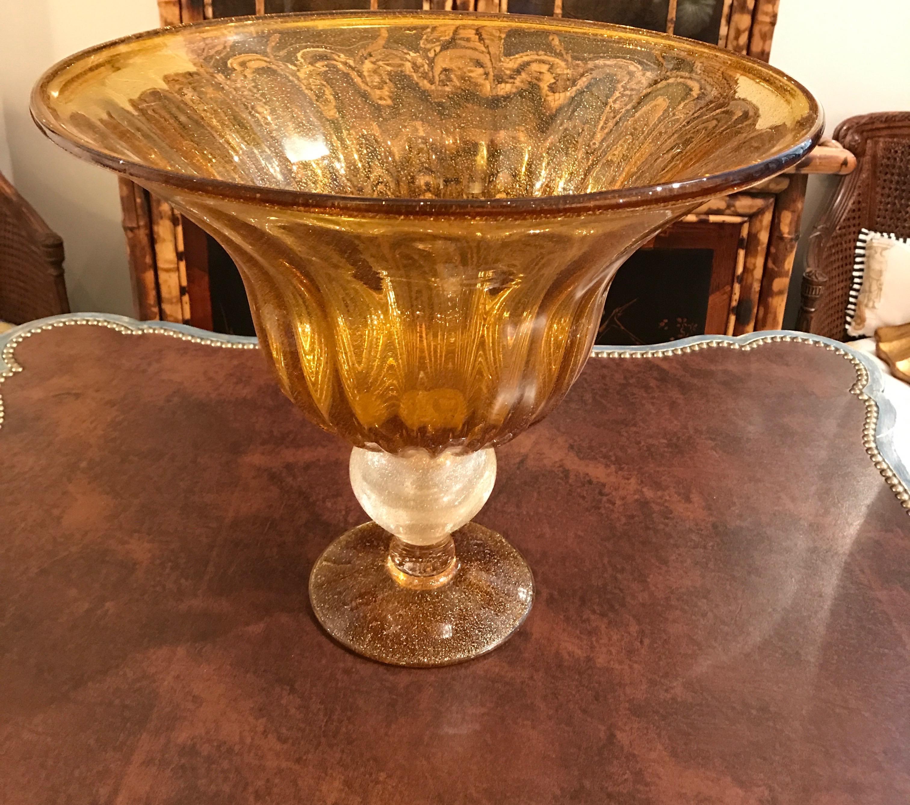 Murano Amber Centerpiece Bowl In Good Condition In West Palm Beach, FL