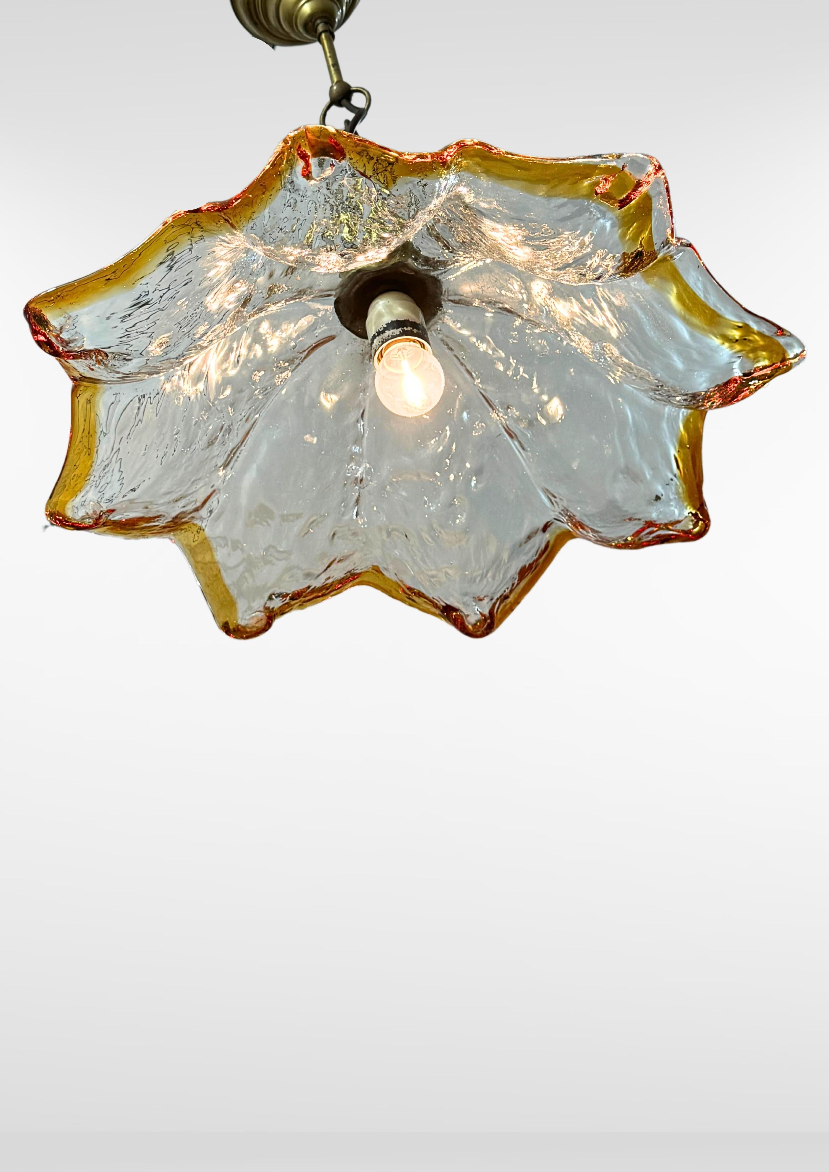 Italiano Lampada a sospensione a girasole in vetro ambrato di Murano di Mazzega Murano in vendita
