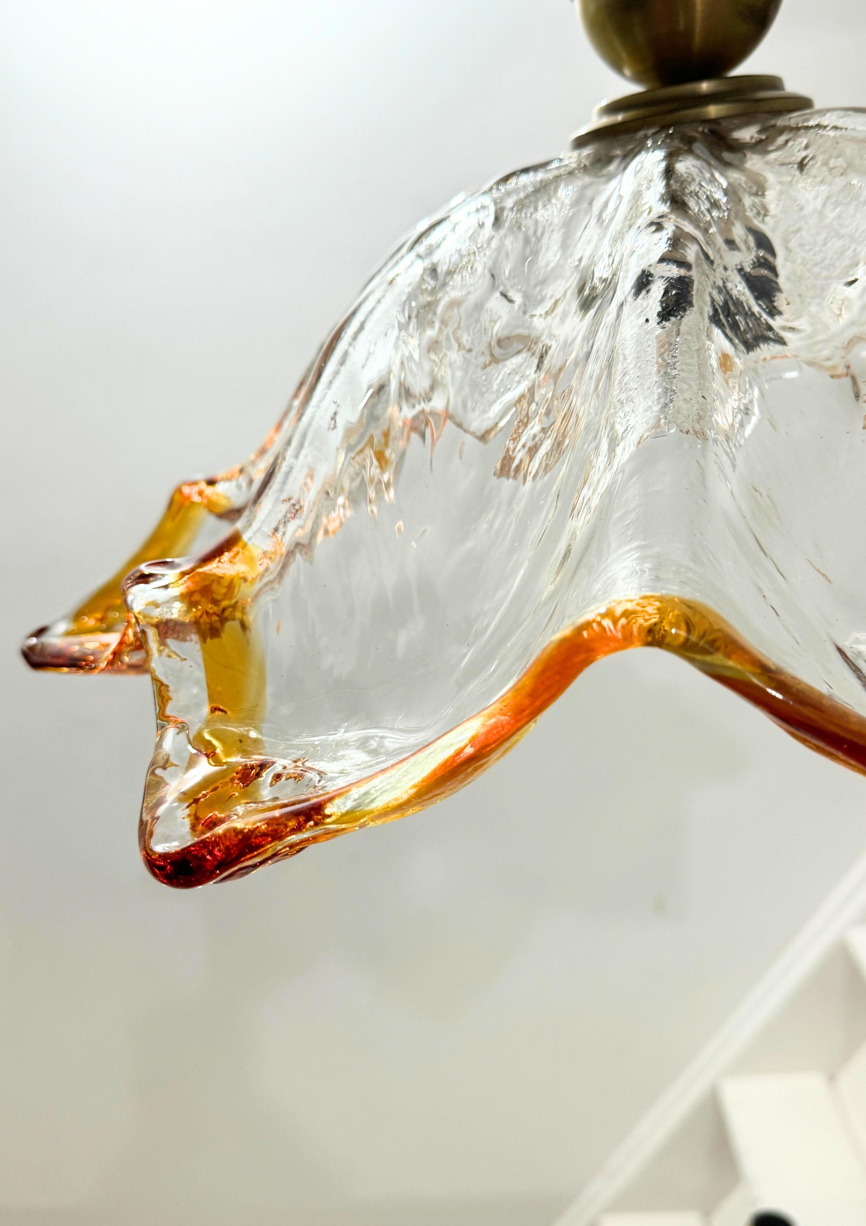 Ottone Lampada a sospensione a girasole in vetro ambrato di Murano di Mazzega Murano in vendita