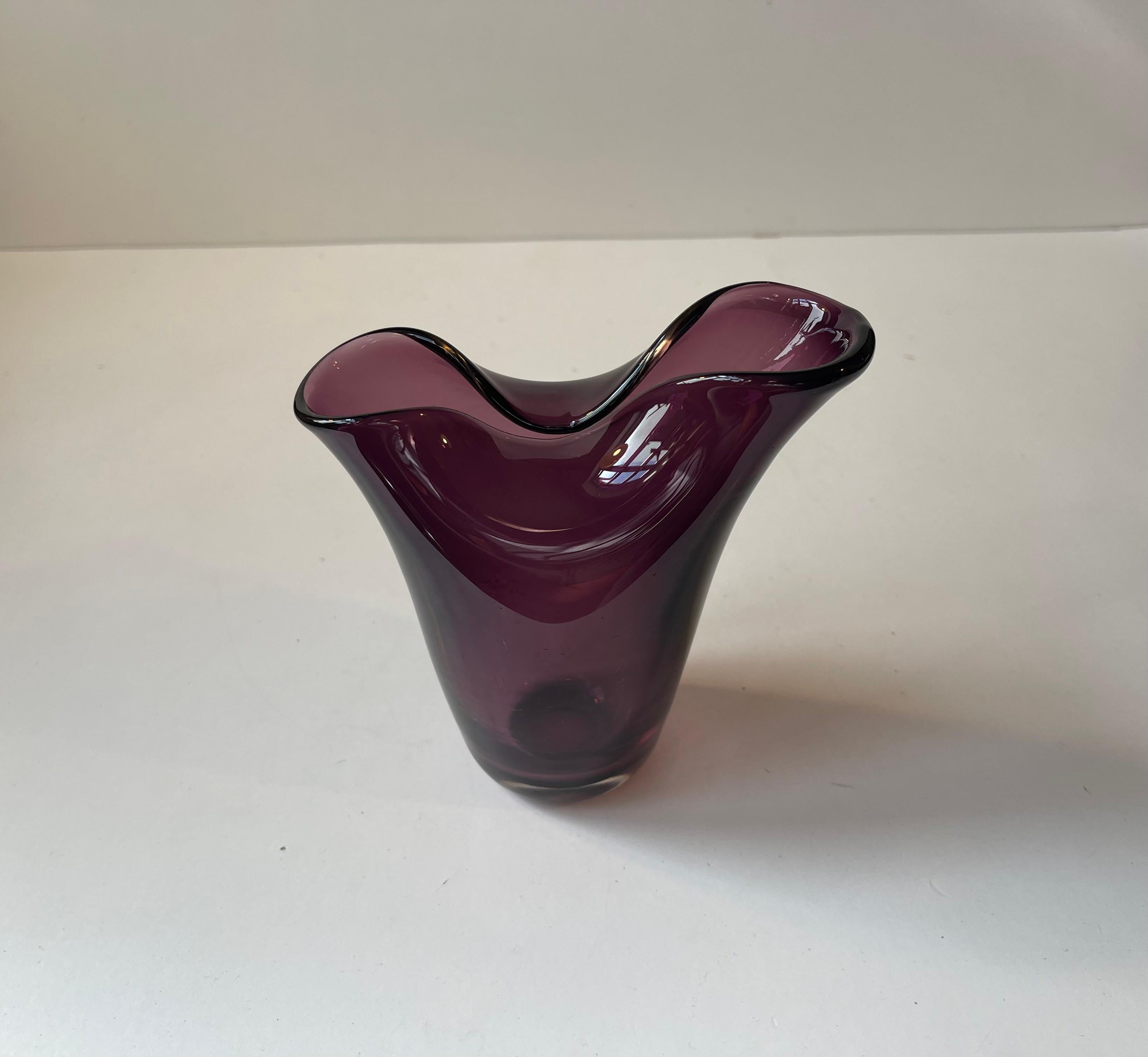 Mid-Century moderno Vaso in vetro ametista di Murano nello stile di Fulvio Bianconi per Venini in vendita