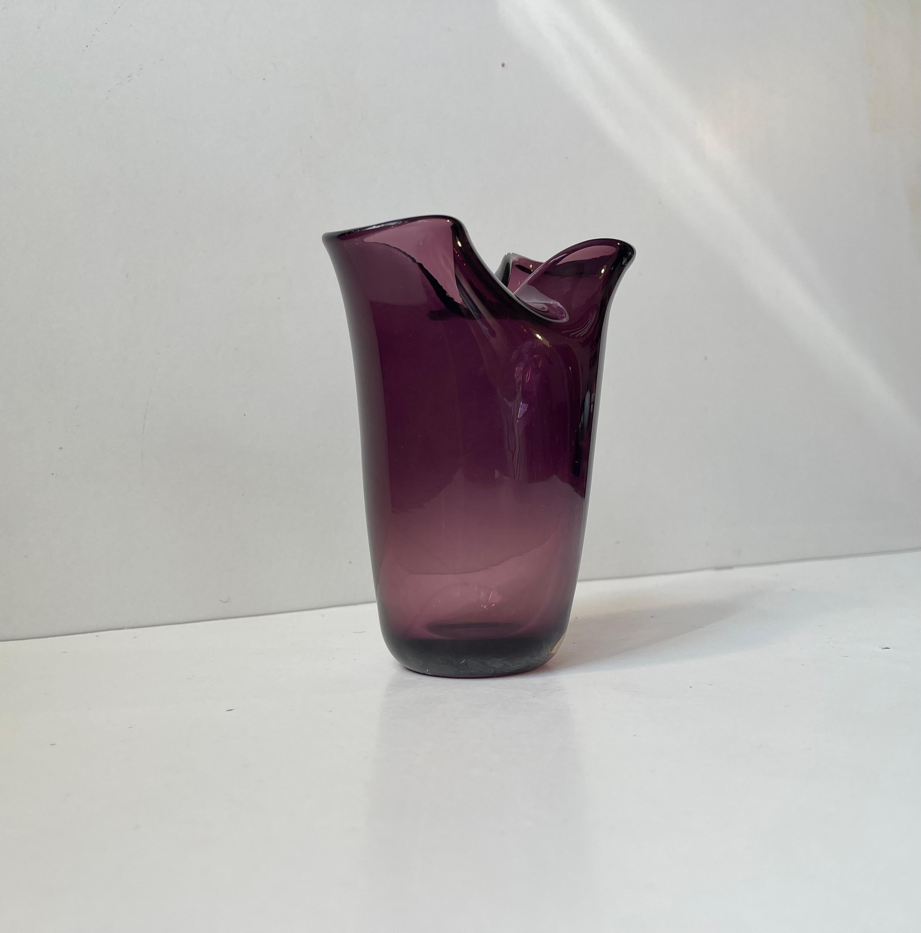 Europeo Vaso in vetro ametista di Murano nello stile di Fulvio Bianconi per Venini in vendita